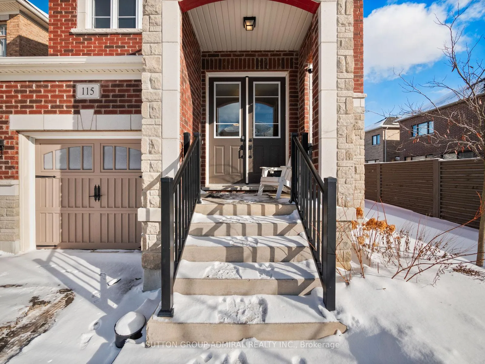 Photo 4 of 115 Pine Hill Crescent, Aurora, Aurora Estates — HOMEH