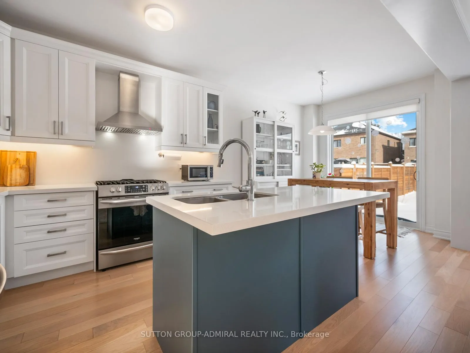 Photo 15 of 115 Pine Hill Crescent, Aurora, Aurora Estates — HOMEH