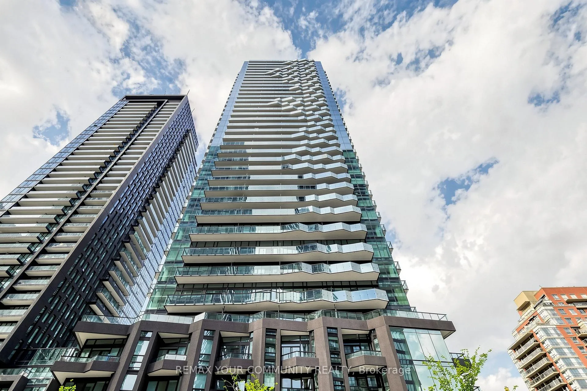 Photo 1 of Unit 819, 110 Broadway Avenue E, Toronto, Mount Pleasant West — HOMEH