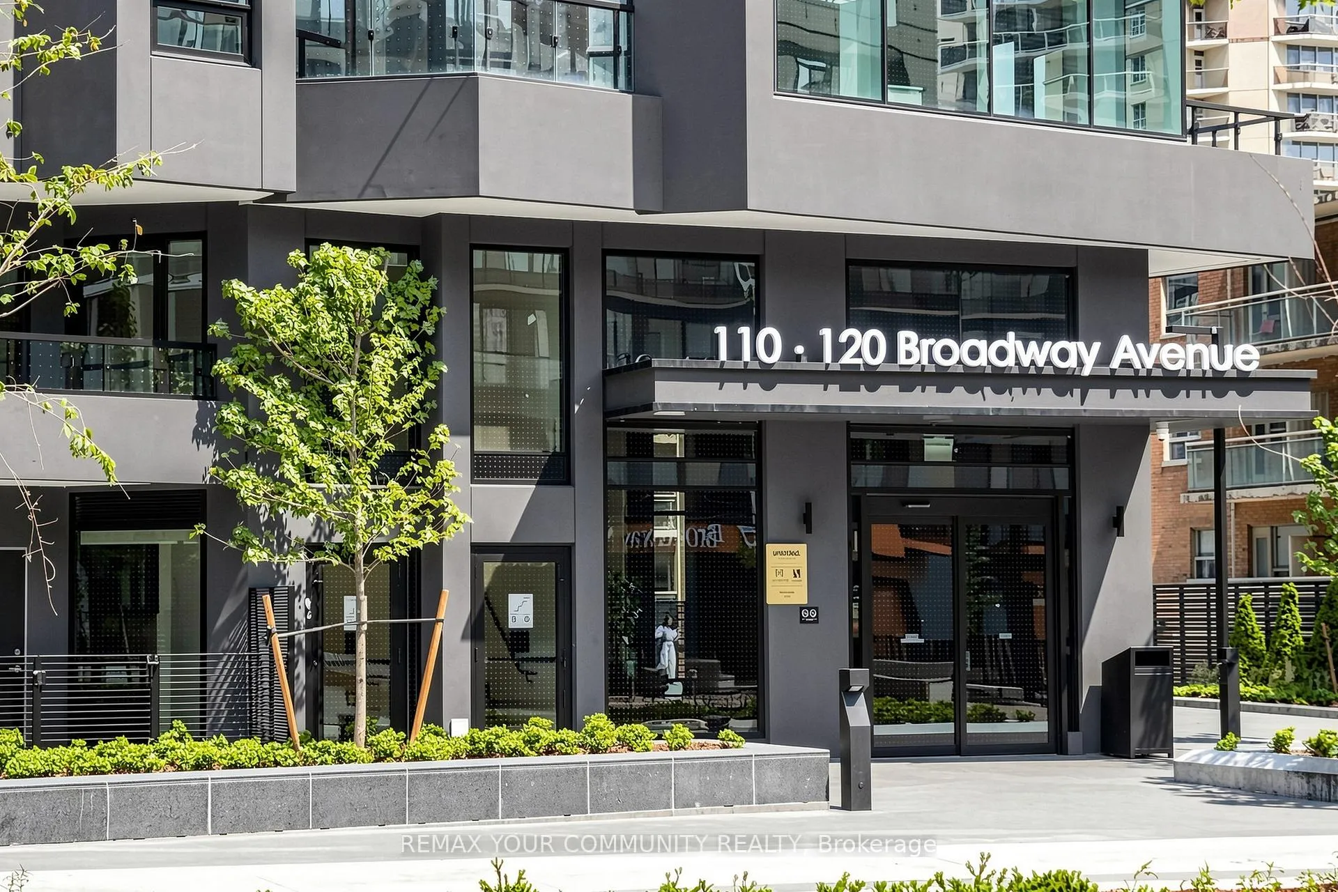 Photo 2 of Unit 819, 110 Broadway Avenue E, Toronto, Mount Pleasant West — HOMEH