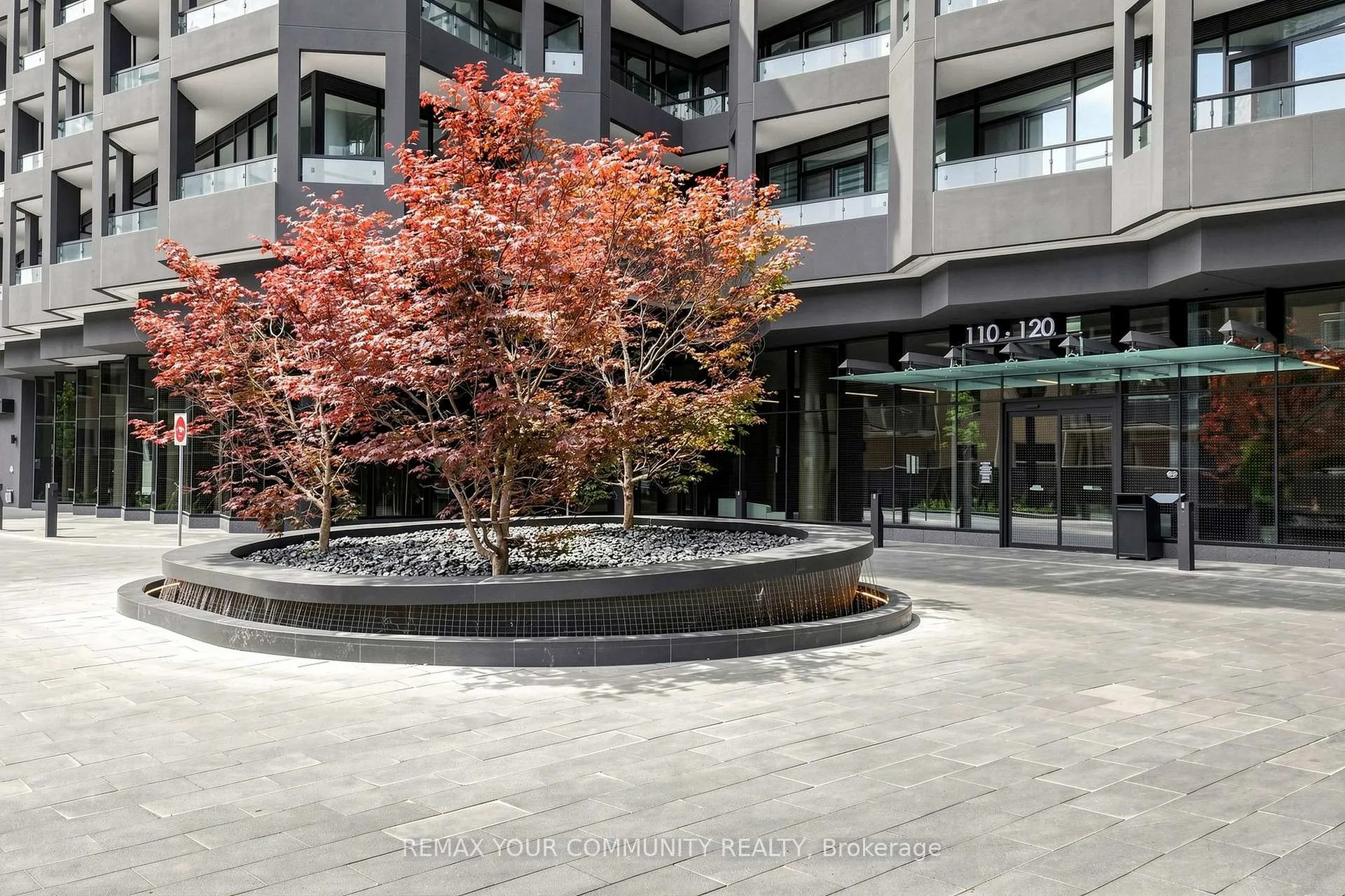 Photo 4 of Unit 819, 110 Broadway Avenue E, Toronto, Mount Pleasant West — HOMEH