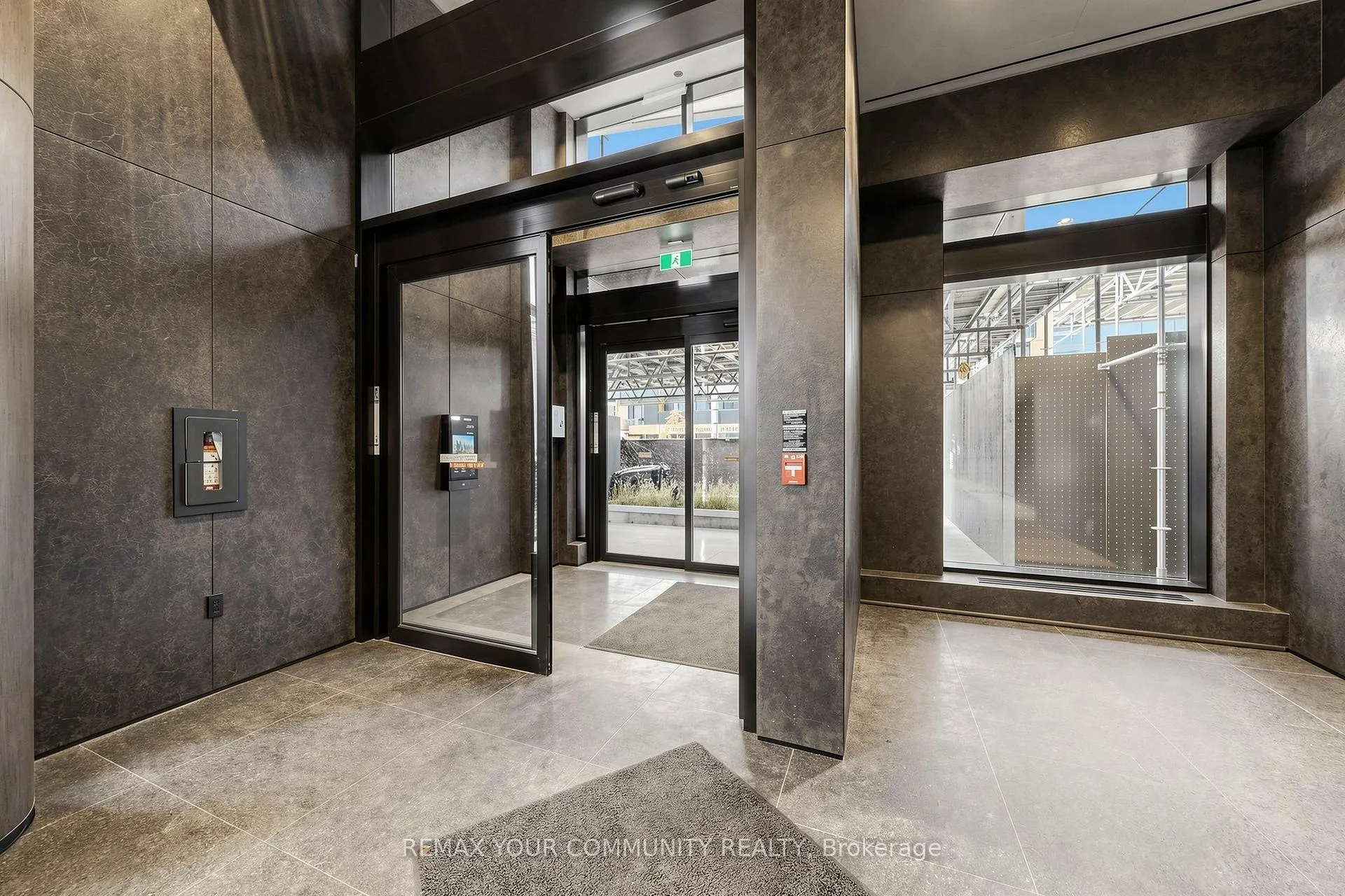 Photo 5 of Unit 819, 110 Broadway Avenue E, Toronto, Mount Pleasant West — HOMEH