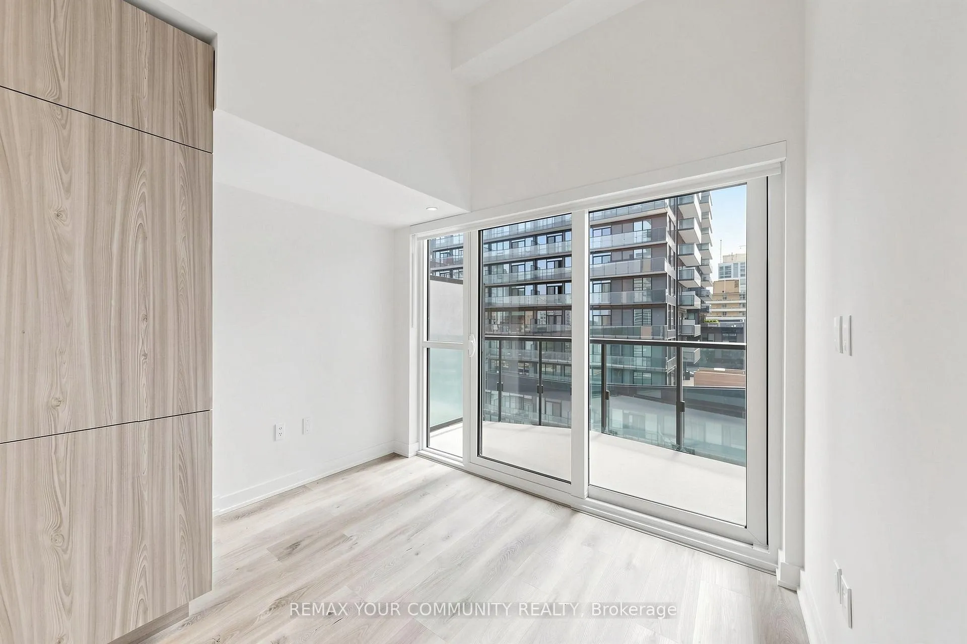 Photo 13 of Unit 819, 110 Broadway Avenue E, Toronto, Mount Pleasant West — HOMEH