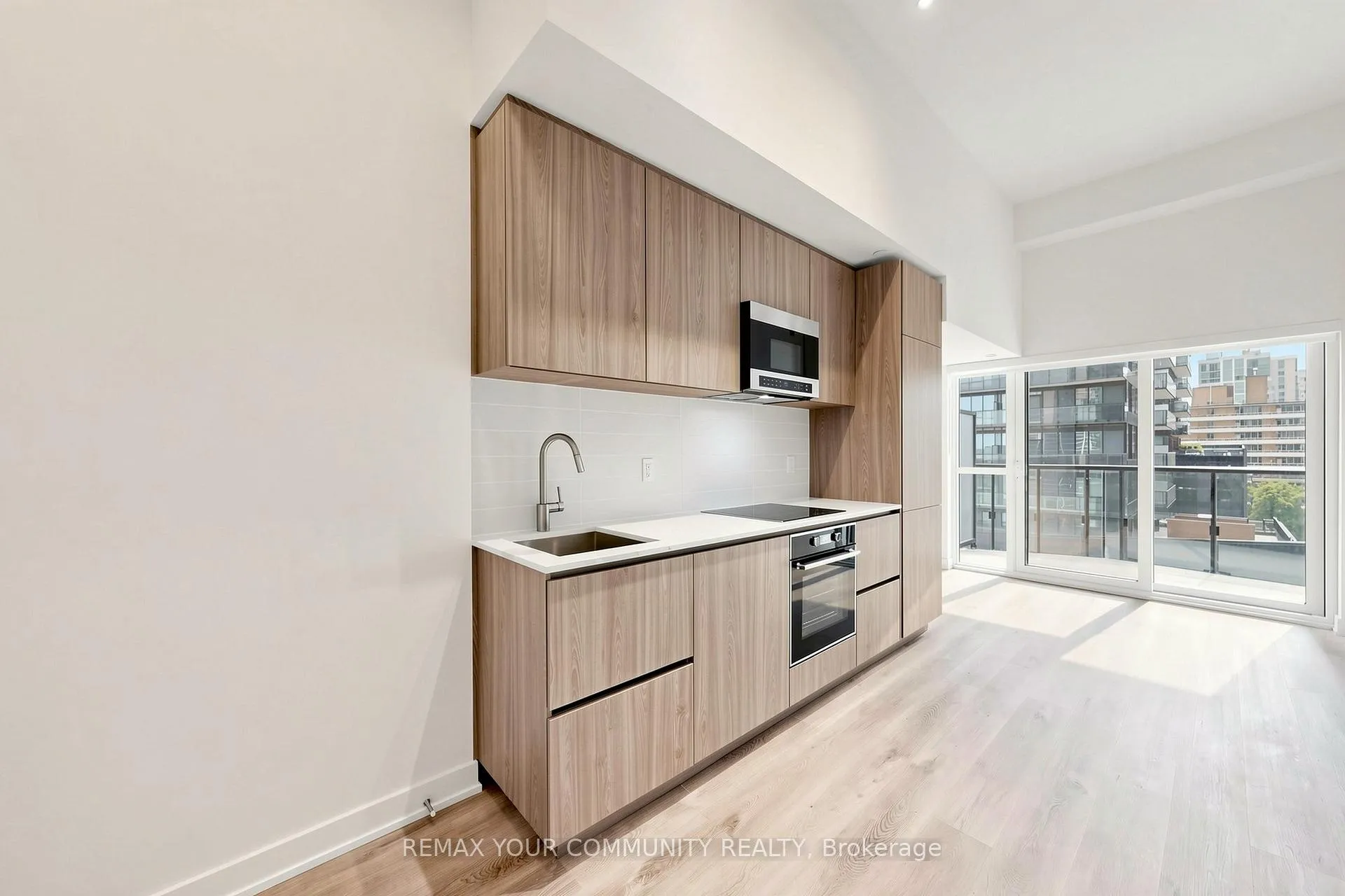 Photo 14 of Unit 819, 110 Broadway Avenue E, Toronto, Mount Pleasant West — HOMEH