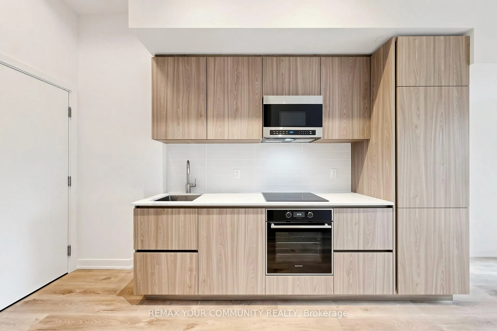 Photo 16 of Unit 819, 110 Broadway Avenue E, Toronto, Mount Pleasant West — HOMEH