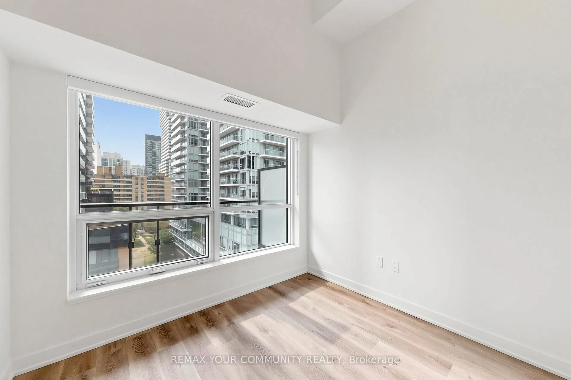 Photo 18 of Unit 819, 110 Broadway Avenue E, Toronto, Mount Pleasant West — HOMEH