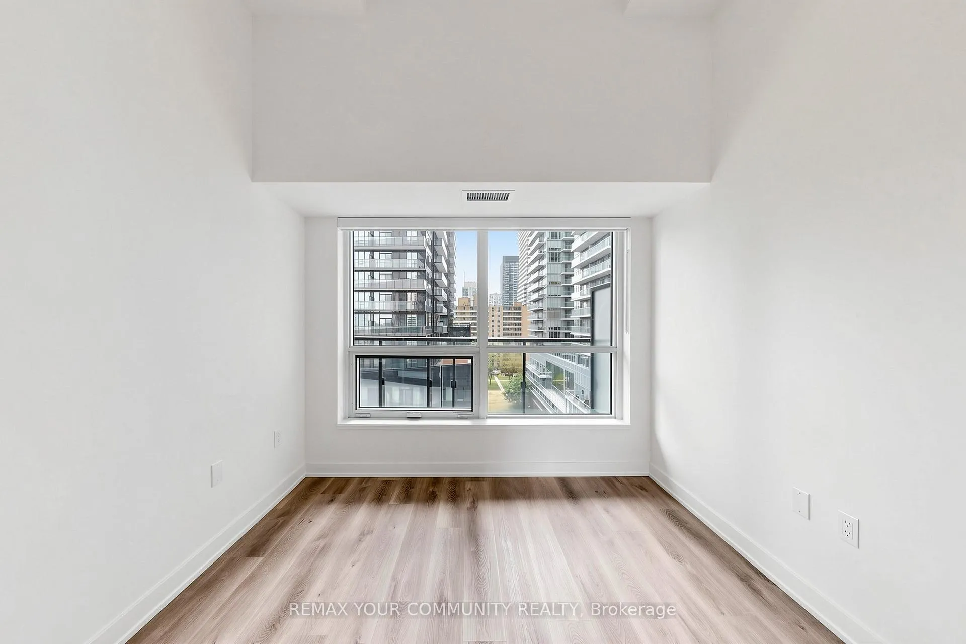 Photo 19 of Unit 819, 110 Broadway Avenue E, Toronto, Mount Pleasant West — HOMEH
