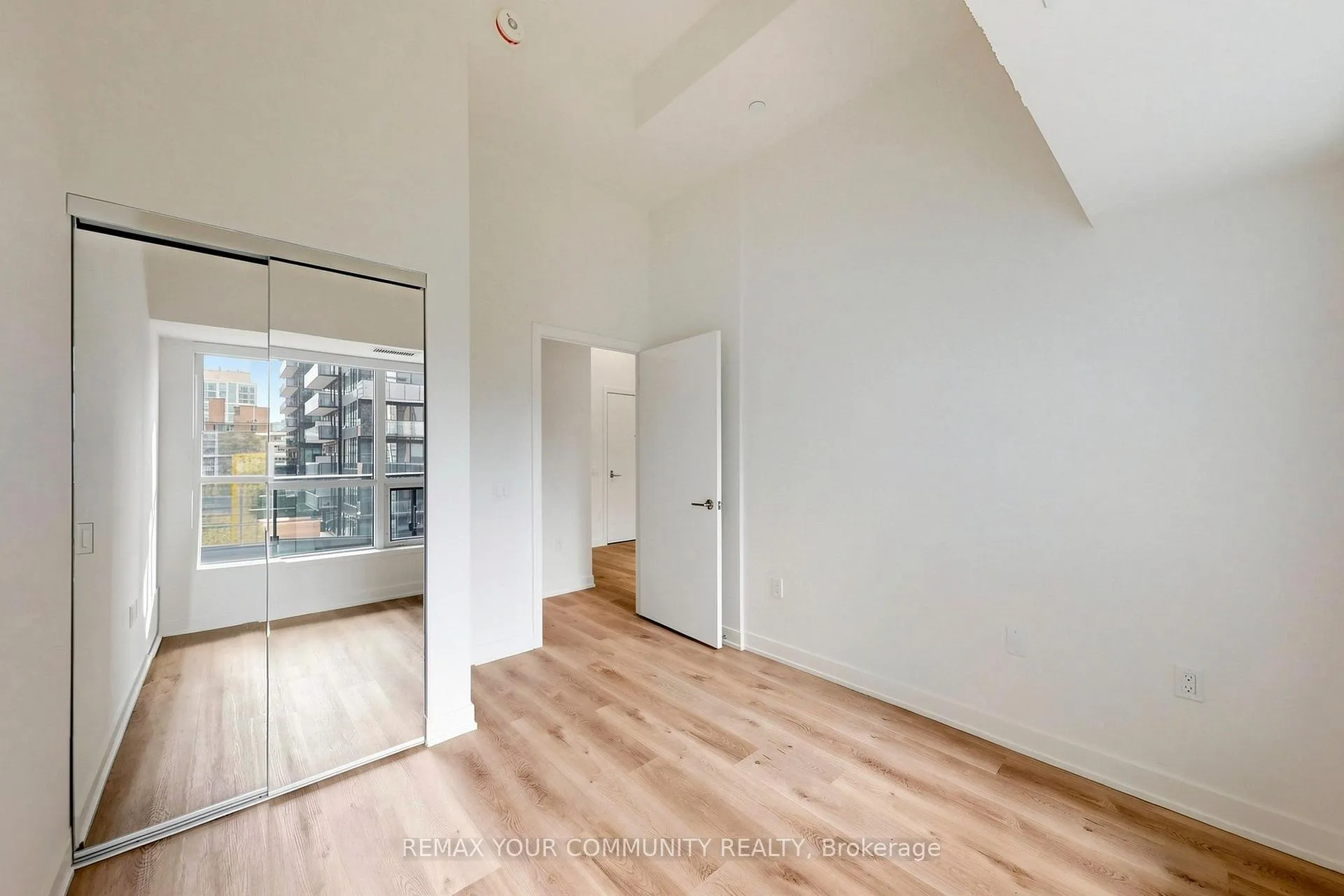 Photo 20 of Unit 819, 110 Broadway Avenue E, Toronto, Mount Pleasant West — HOMEH