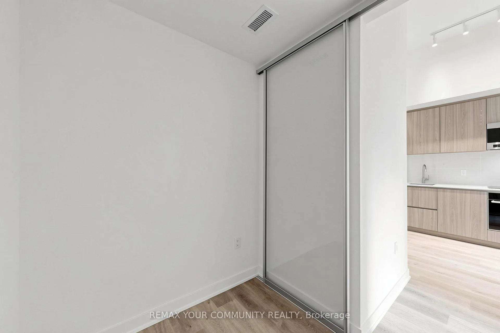 Photo 21 of Unit 819, 110 Broadway Avenue E, Toronto, Mount Pleasant West — HOMEH