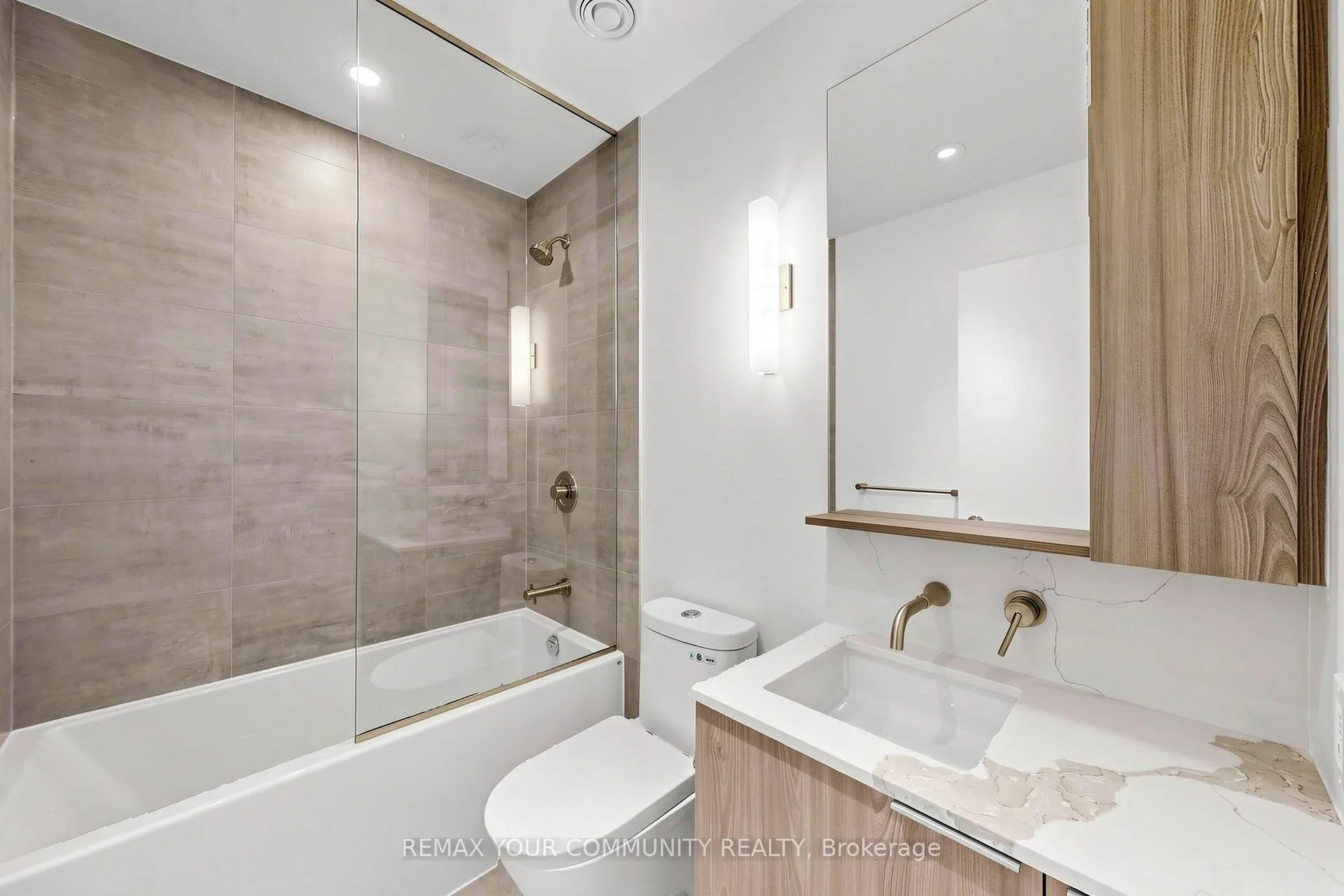 Photo 23 of Unit 819, 110 Broadway Avenue E, Toronto, Mount Pleasant West — HOMEH