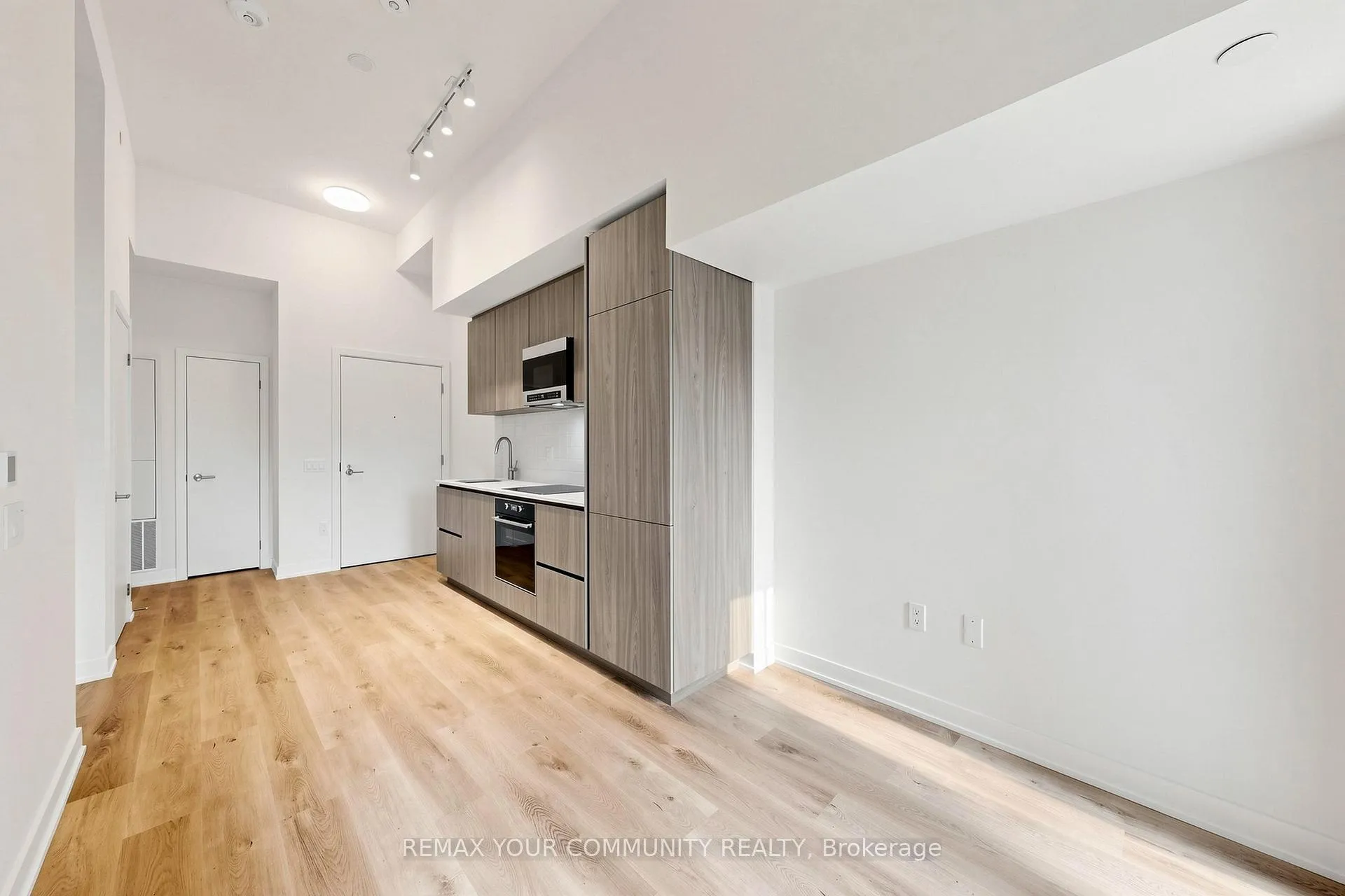 Photo 31 of Unit 819, 110 Broadway Avenue E, Toronto, Mount Pleasant West — HOMEH