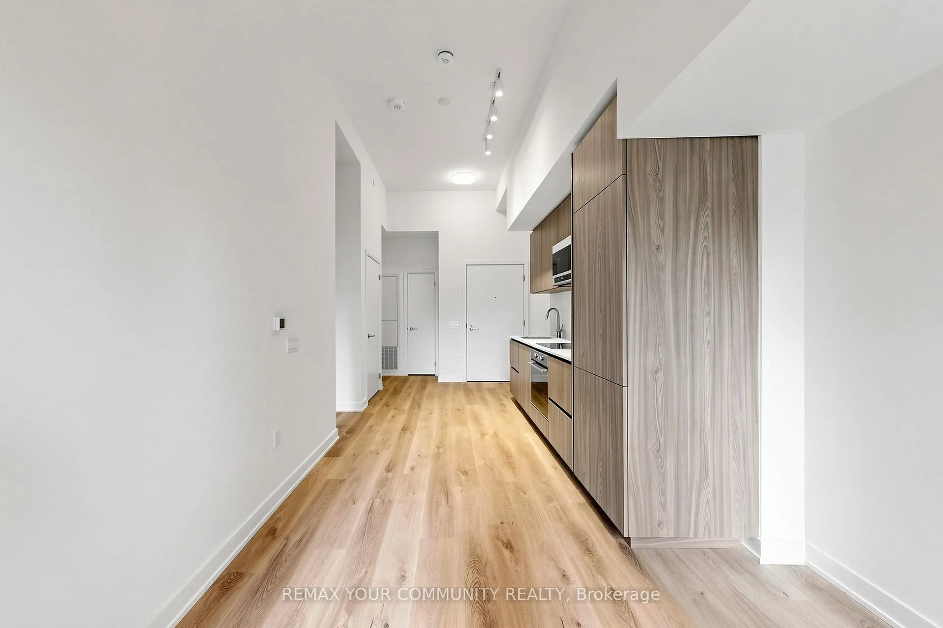 Photo 32 of Unit 819, 110 Broadway Avenue E, Toronto, Mount Pleasant West — HOMEH