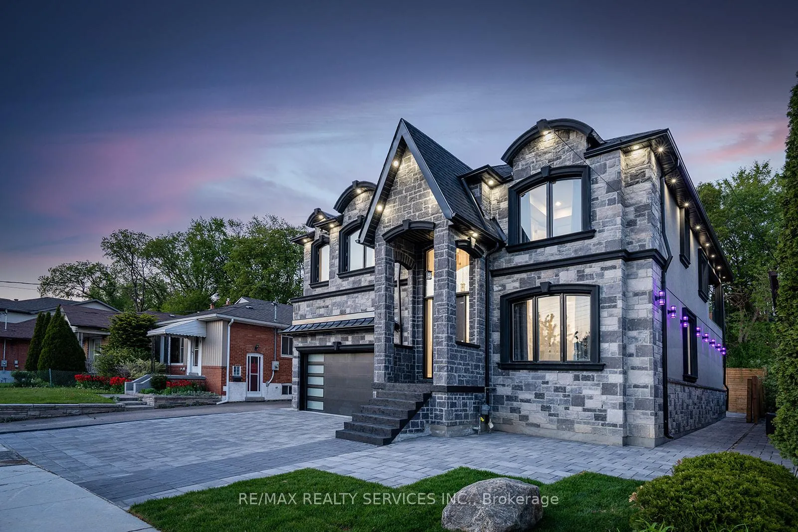 Photo 2 of 3 Bonnyview Drive, Etobicoke, Stonegate-Queensway — HOMEH