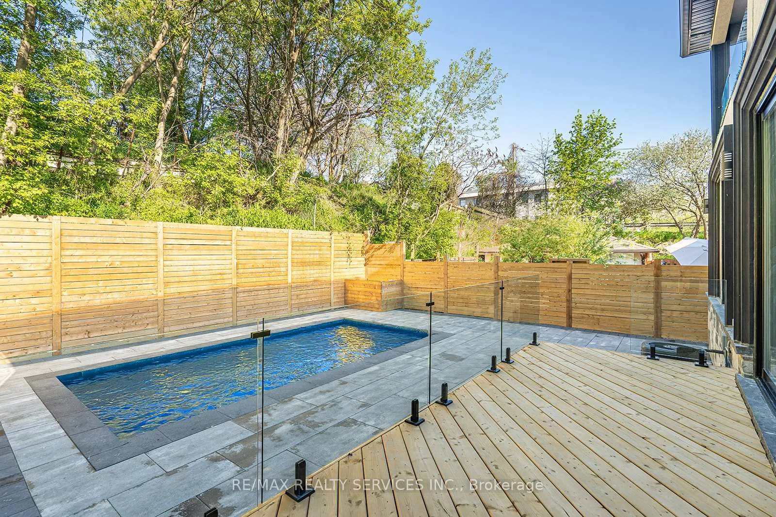 Photo 4 of 3 Bonnyview Drive, Etobicoke, Stonegate-Queensway — HOMEH