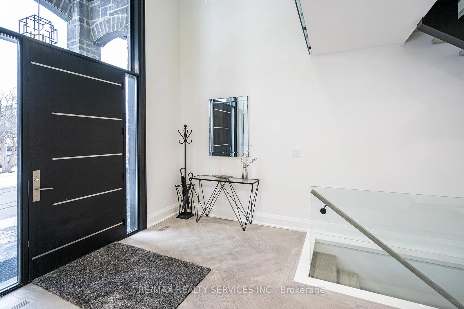 Photo 5 of 3 Bonnyview Drive, Etobicoke, Stonegate-Queensway — HOMEH