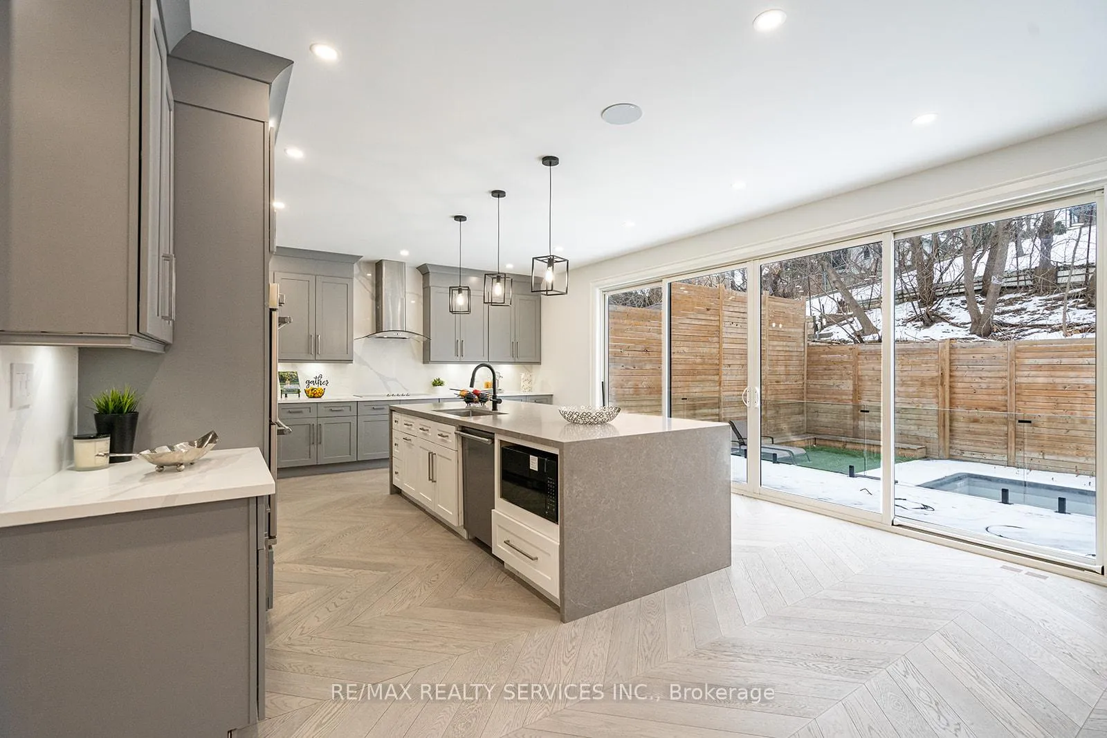 Photo 8 of 3 Bonnyview Drive, Etobicoke, Stonegate-Queensway — HOMEH