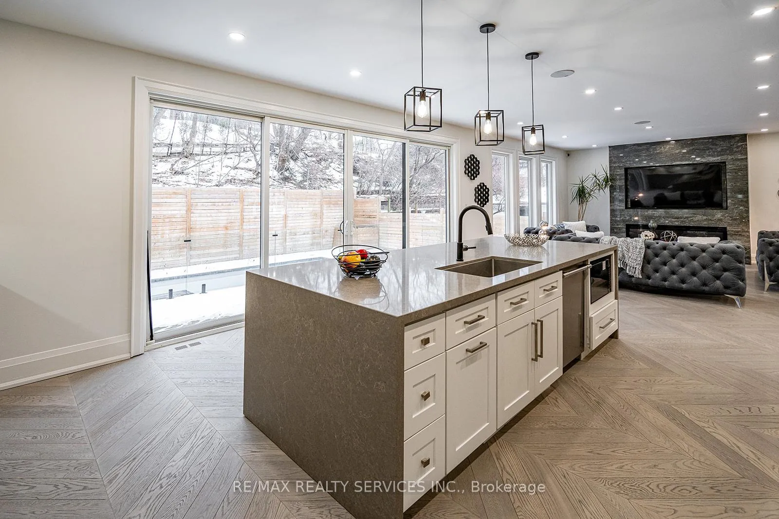 Photo 14 of 3 Bonnyview Drive, Etobicoke, Stonegate-Queensway — HOMEH