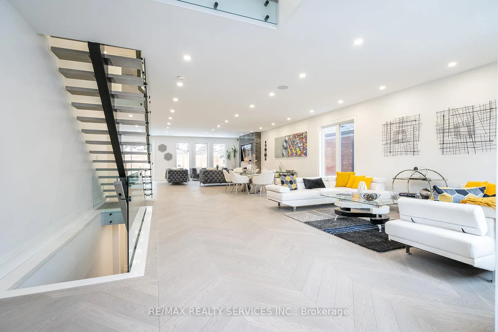 Photo 16 of 3 Bonnyview Drive, Etobicoke, Stonegate-Queensway — HOMEH