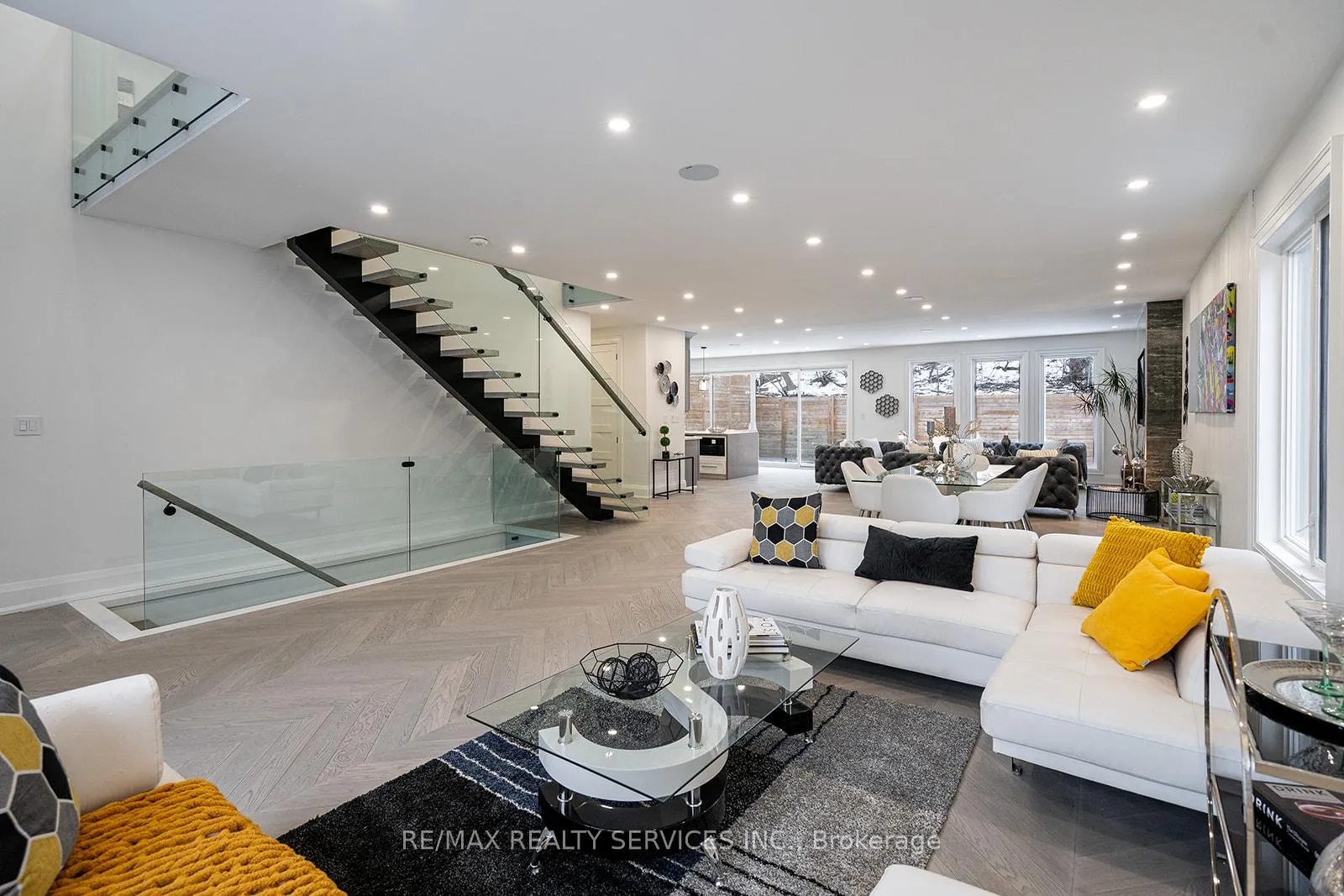 Photo 17 of 3 Bonnyview Drive, Etobicoke, Stonegate-Queensway — HOMEH