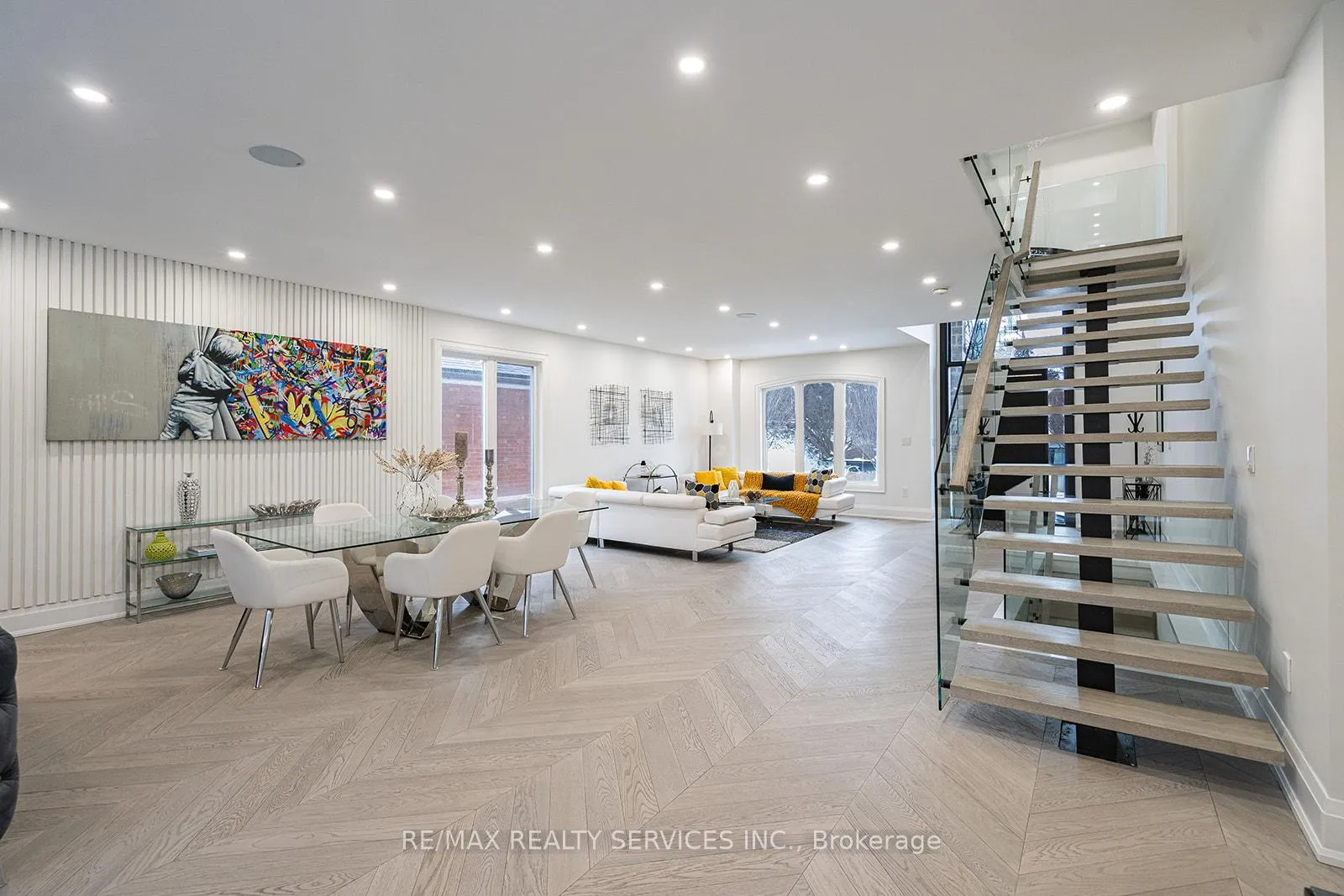 Photo 18 of 3 Bonnyview Drive, Etobicoke, Stonegate-Queensway — HOMEH
