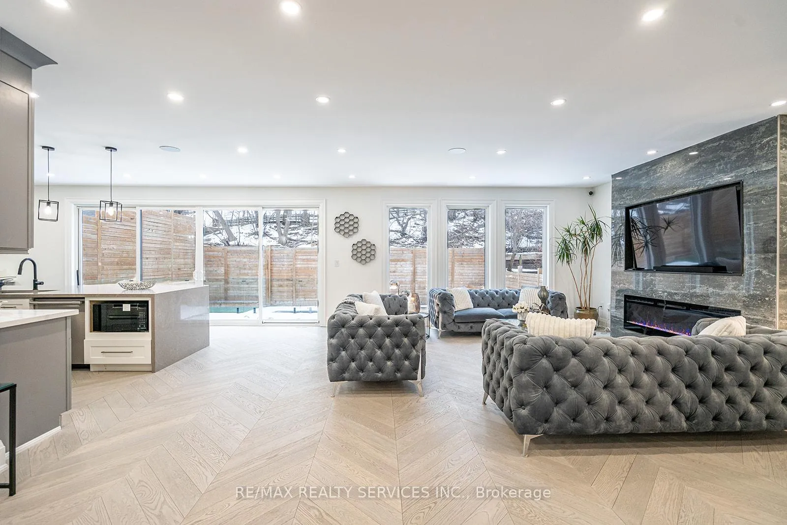 Photo 19 of 3 Bonnyview Drive, Etobicoke, Stonegate-Queensway — HOMEH
