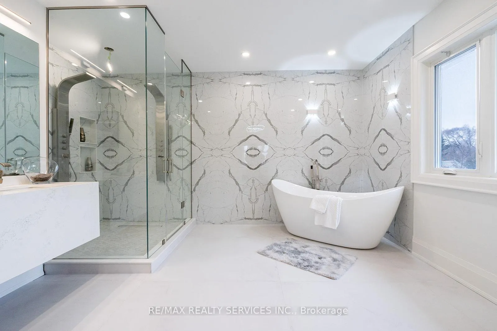 Photo 32 of 3 Bonnyview Drive, Etobicoke, Stonegate-Queensway — HOMEH