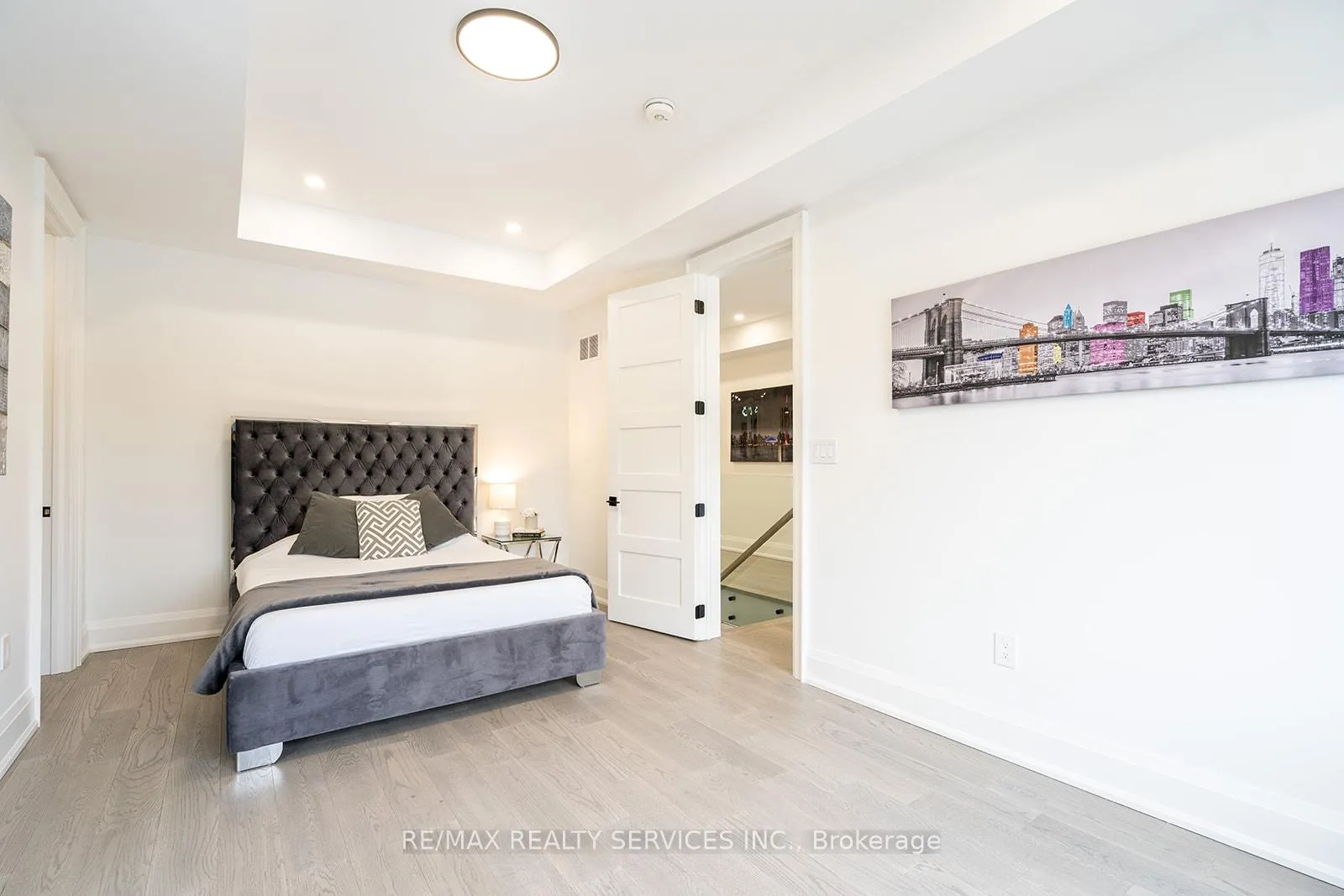 Photo 34 of 3 Bonnyview Drive, Etobicoke, Stonegate-Queensway — HOMEH