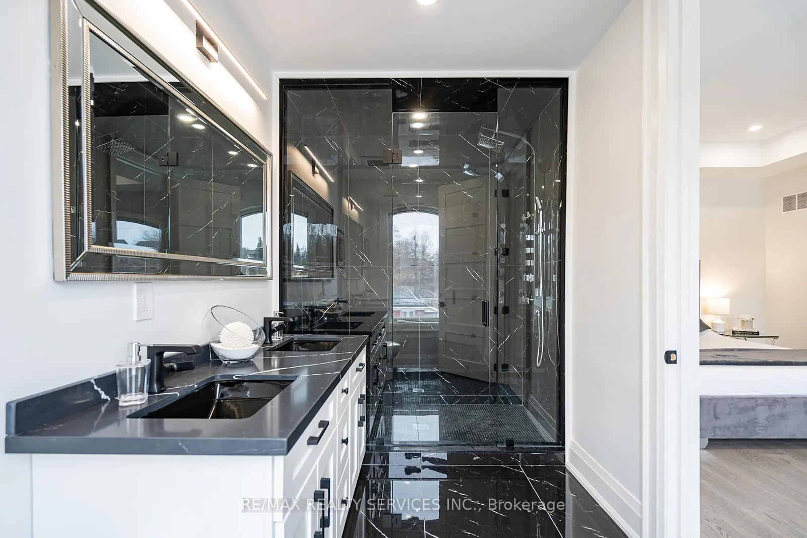 Photo 35 of 3 Bonnyview Drive, Etobicoke, Stonegate-Queensway — HOMEH