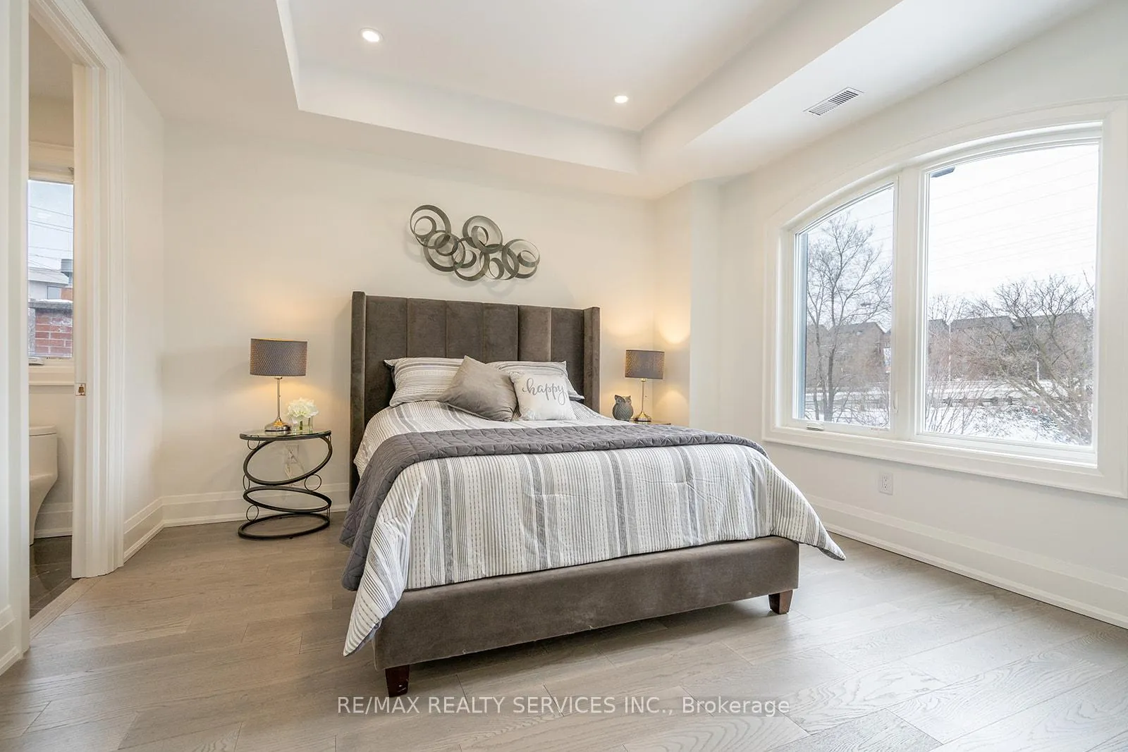Photo 37 of 3 Bonnyview Drive, Etobicoke, Stonegate-Queensway — HOMEH