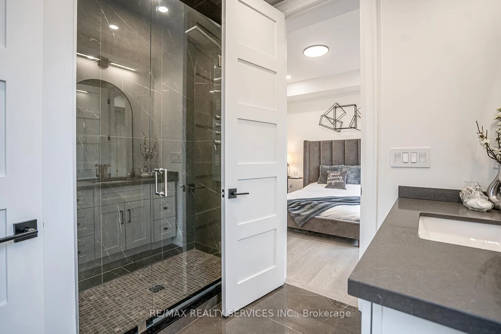 Photo 40 of 3 Bonnyview Drive, Etobicoke, Stonegate-Queensway — HOMEH