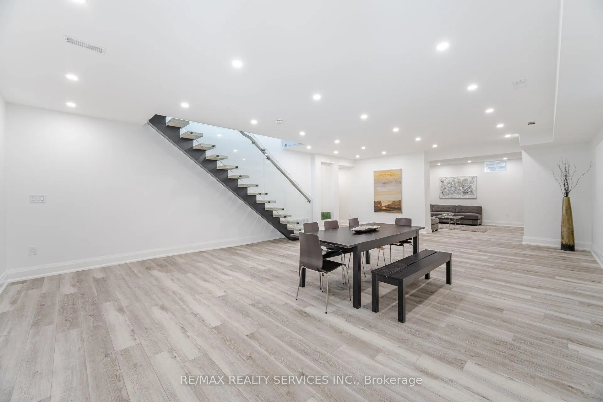 Photo 46 of 3 Bonnyview Drive, Etobicoke, Stonegate-Queensway — HOMEH