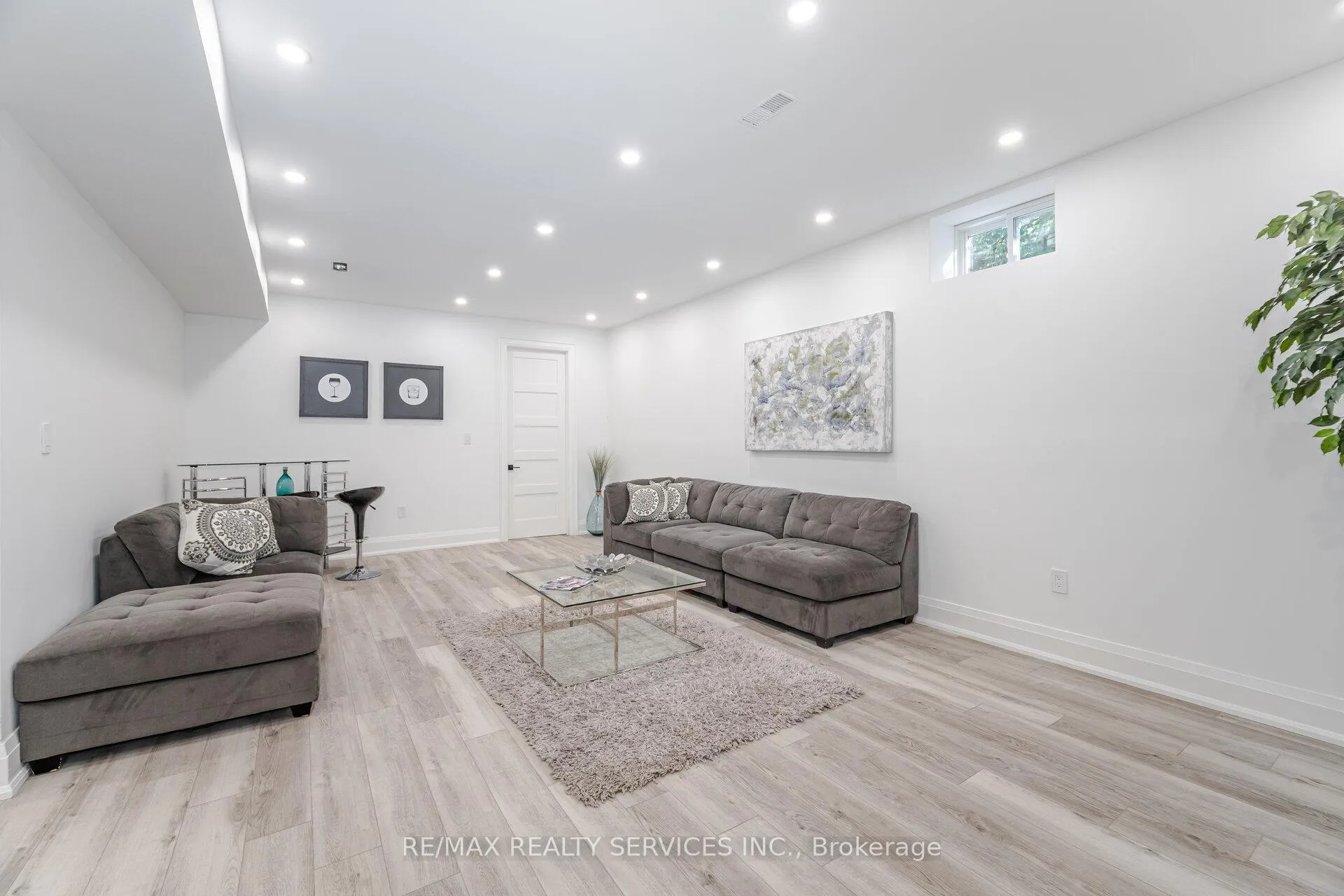 Photo 47 of 3 Bonnyview Drive, Etobicoke, Stonegate-Queensway — HOMEH