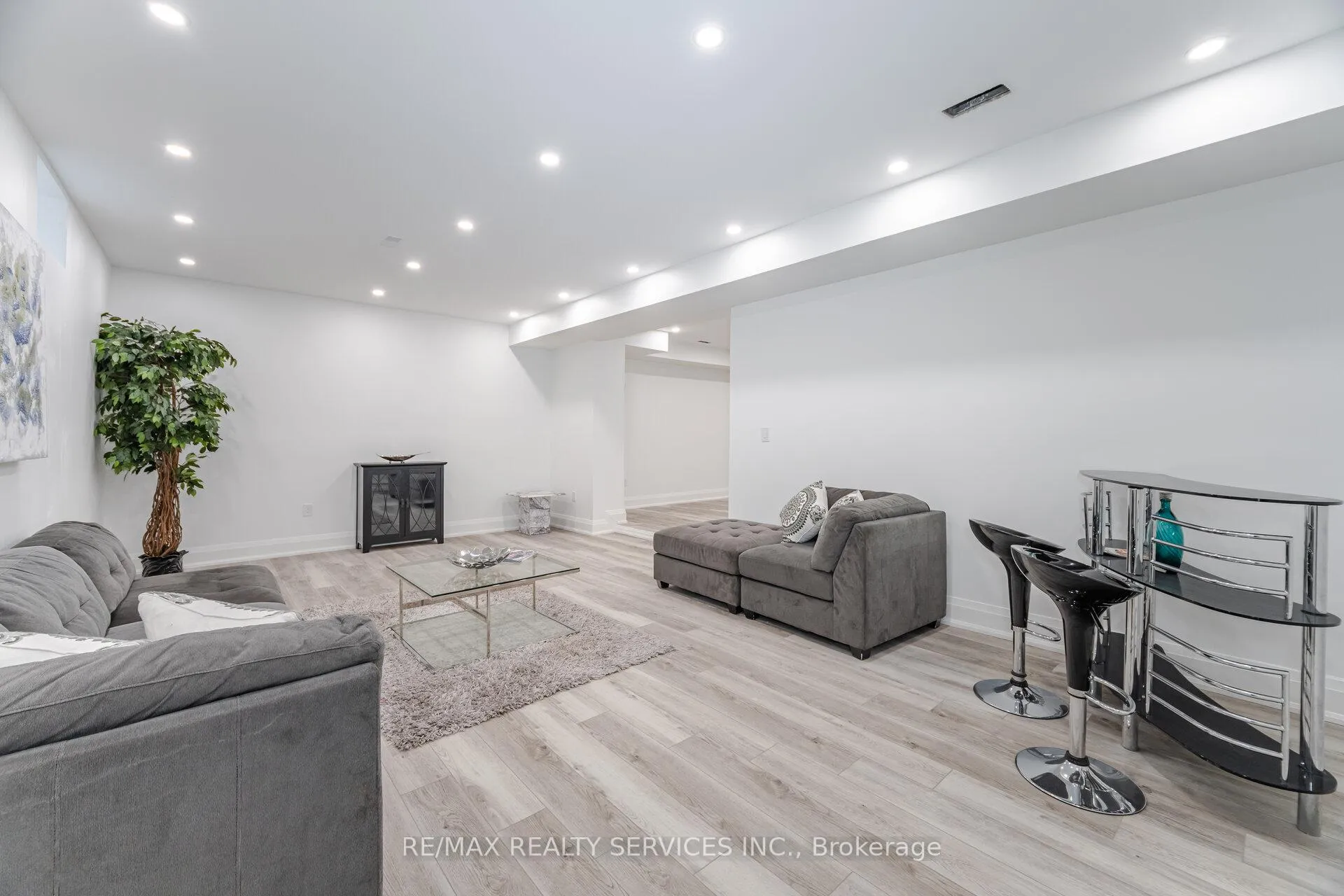 Photo 48 of 3 Bonnyview Drive, Etobicoke, Stonegate-Queensway — HOMEH