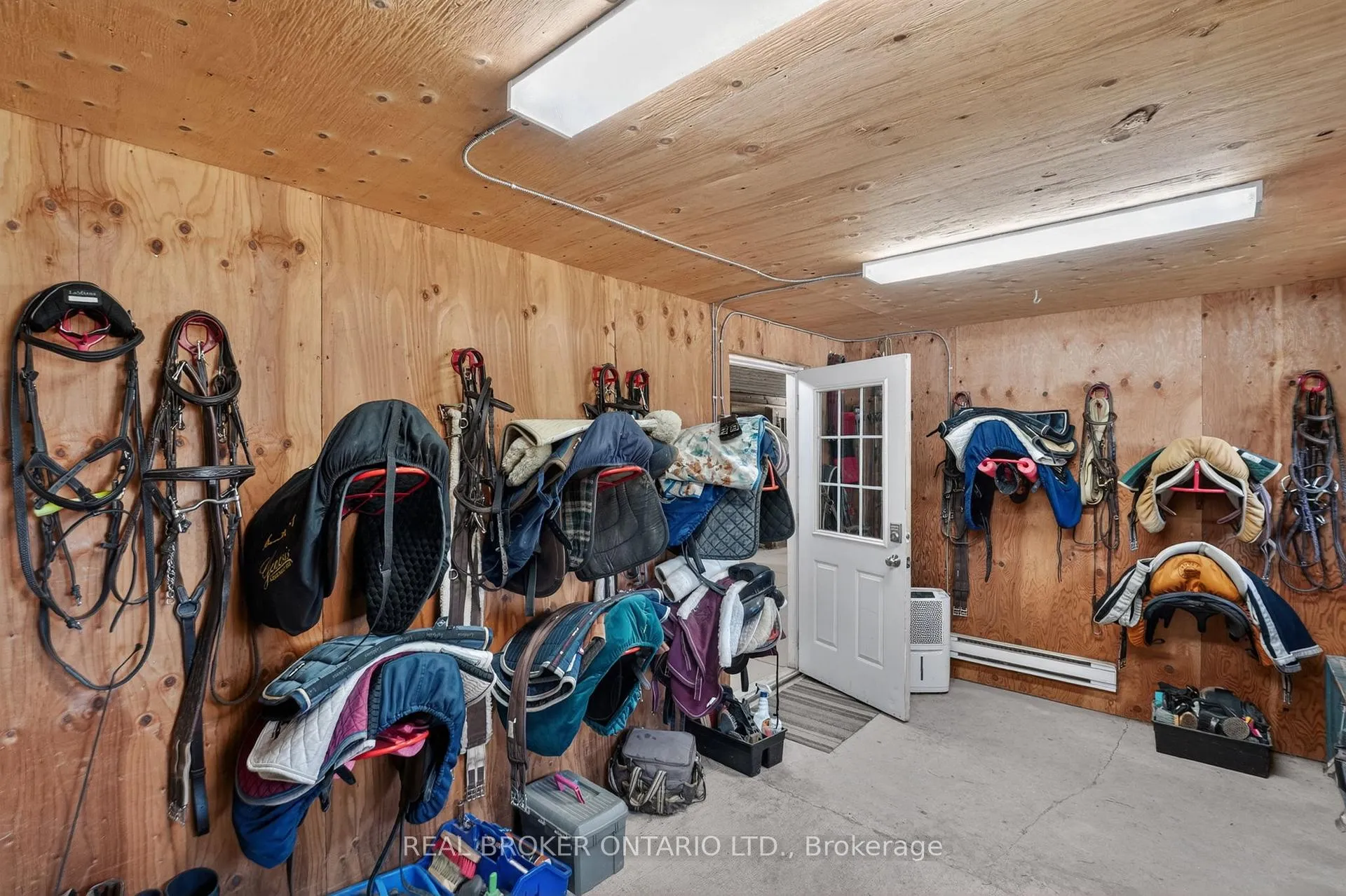 Photo 13 of 311 Brant County 22 Road, Hamilton, Rural Ancaster — HOMEH