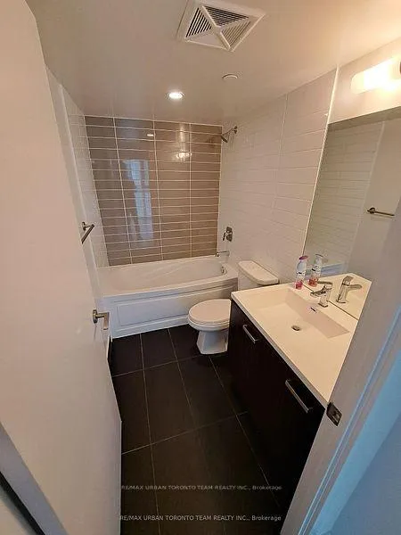 Photo 14 of Unit 608, 125 Redpath Avenue, Toronto, Mount Pleasant East — HOMEH