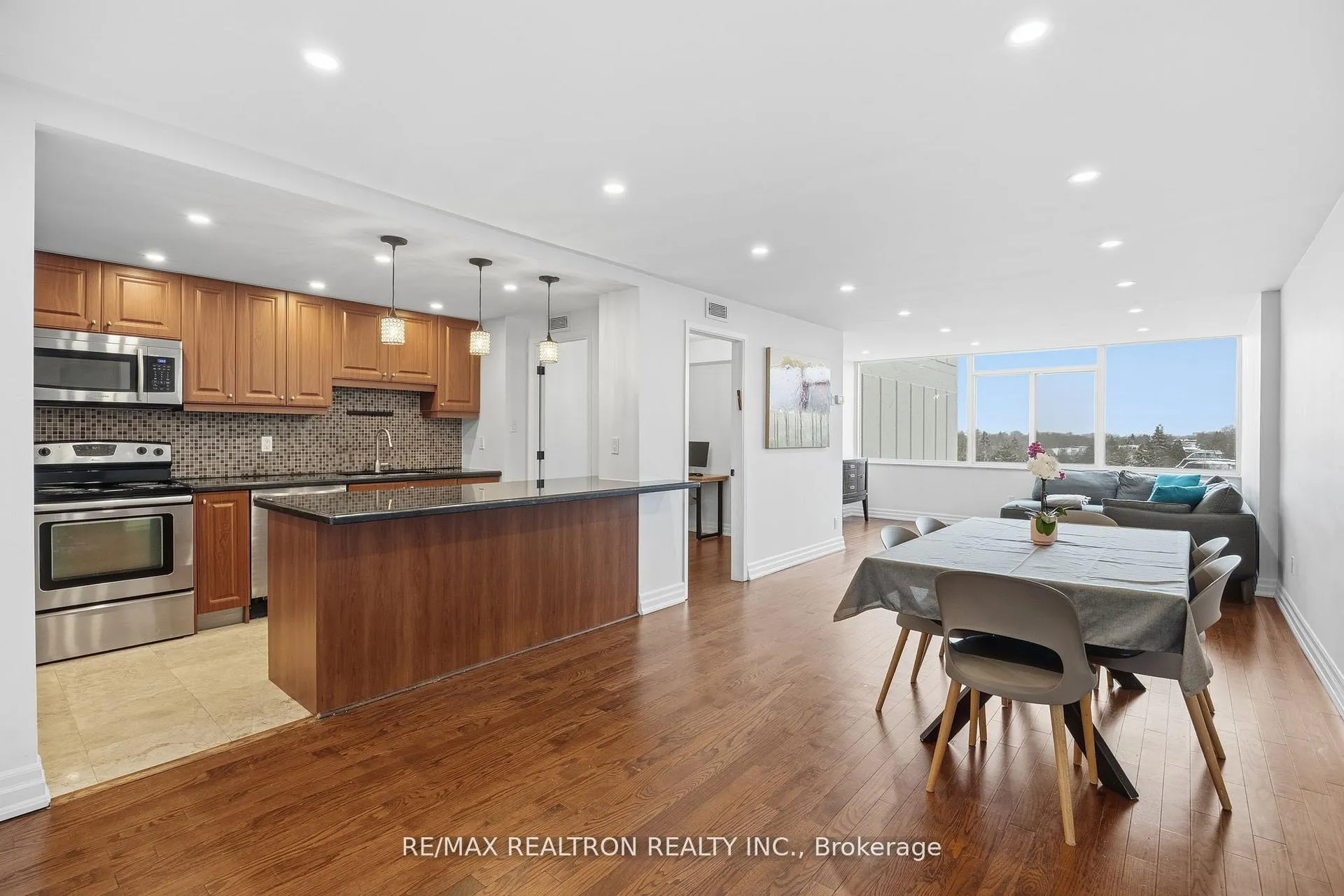 Photo 2 of Unit 601, 3000 Bathurst Street, Toronto, Englemount-Lawrence — HOMEH