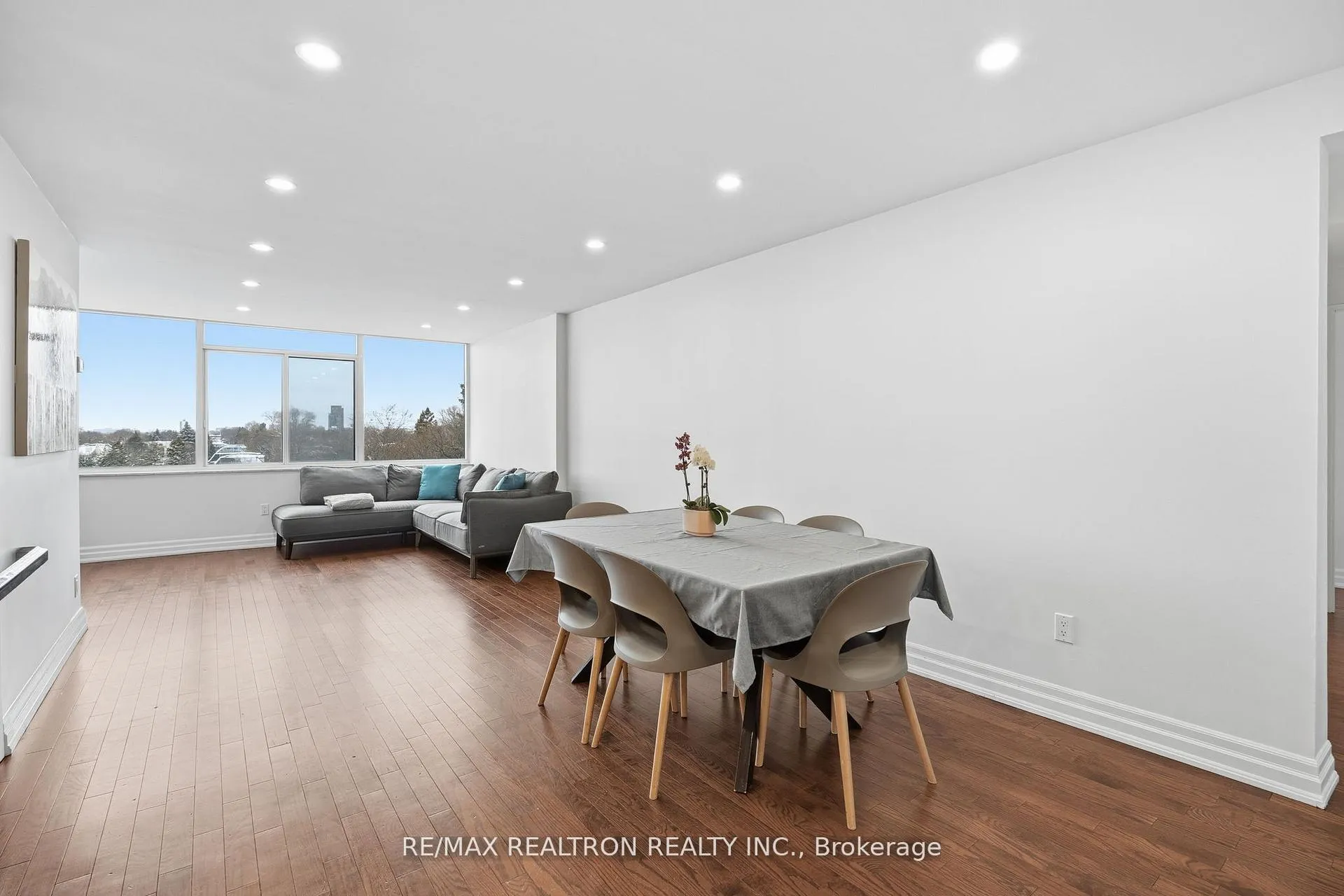 Photo 3 of Unit 601, 3000 Bathurst Street, Toronto, Englemount-Lawrence — HOMEH