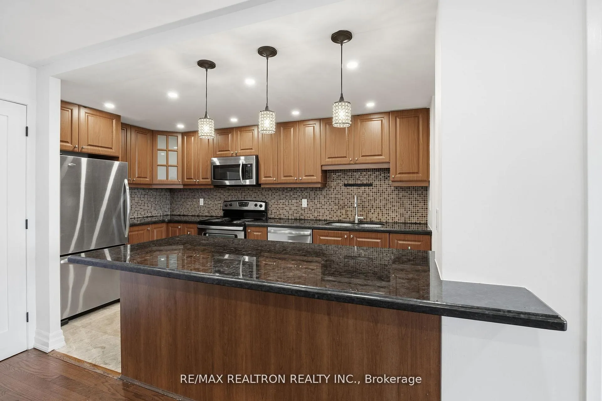 Photo 5 of Unit 601, 3000 Bathurst Street, Toronto, Englemount-Lawrence — HOMEH