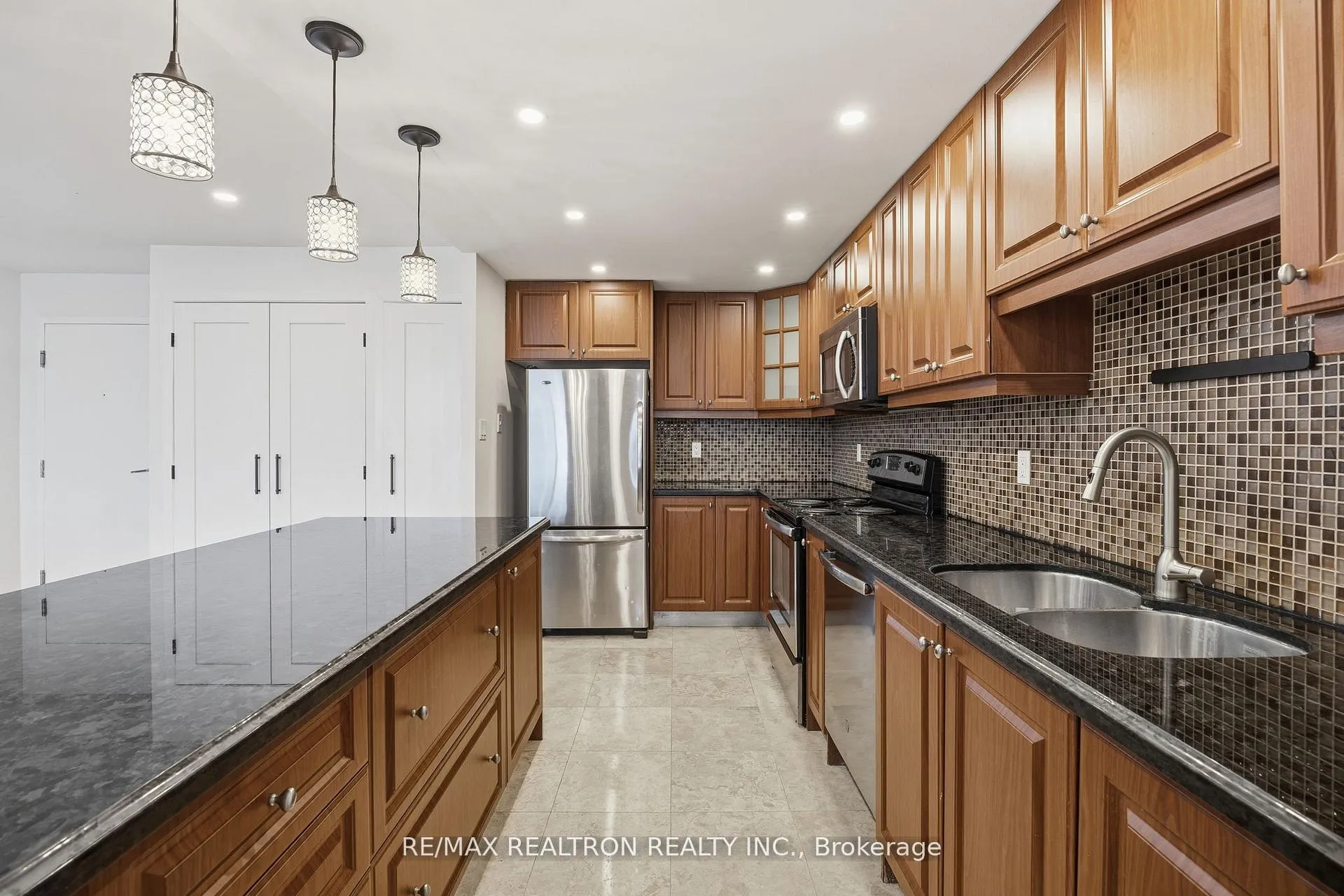 Photo 6 of Unit 601, 3000 Bathurst Street, Toronto, Englemount-Lawrence — HOMEH