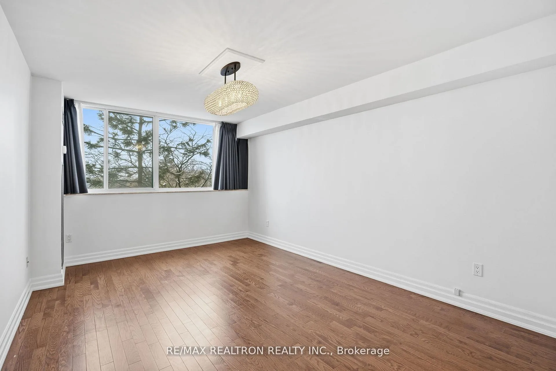 Photo 9 of Unit 601, 3000 Bathurst Street, Toronto, Englemount-Lawrence — HOMEH