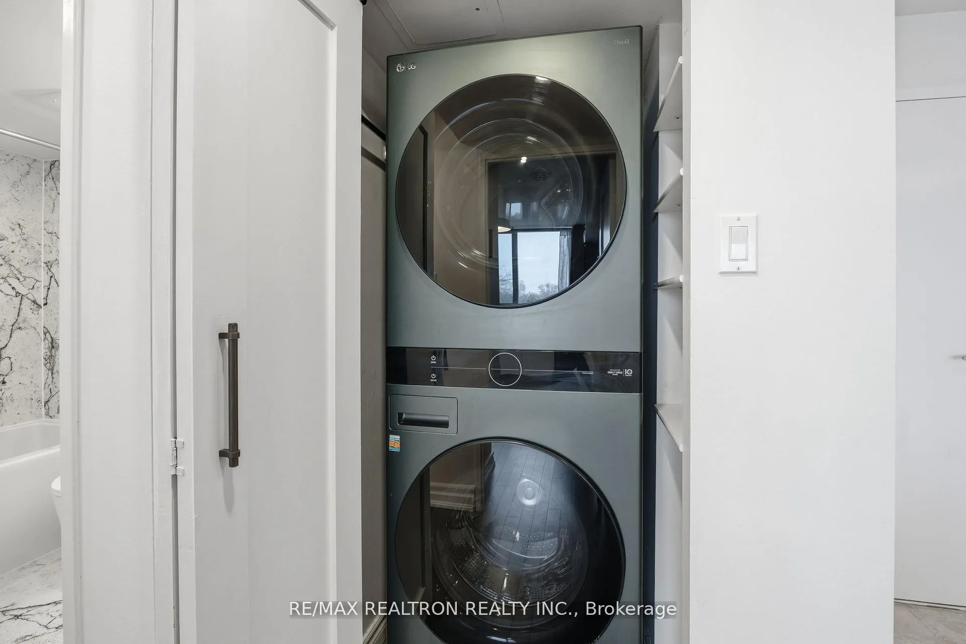 Photo 12 of Unit 601, 3000 Bathurst Street, Toronto, Englemount-Lawrence — HOMEH
