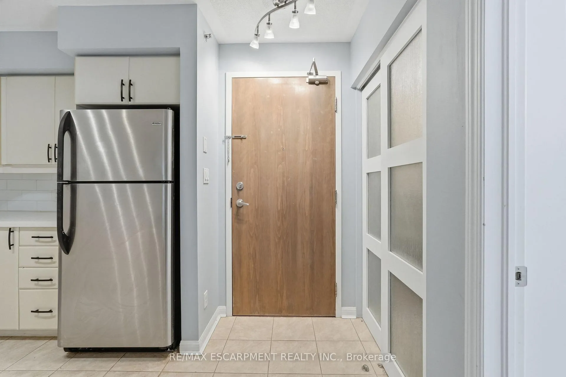 Photo 6 of Unit 226, 3060 Rotary Way, Burlington, Alton — HOMEH