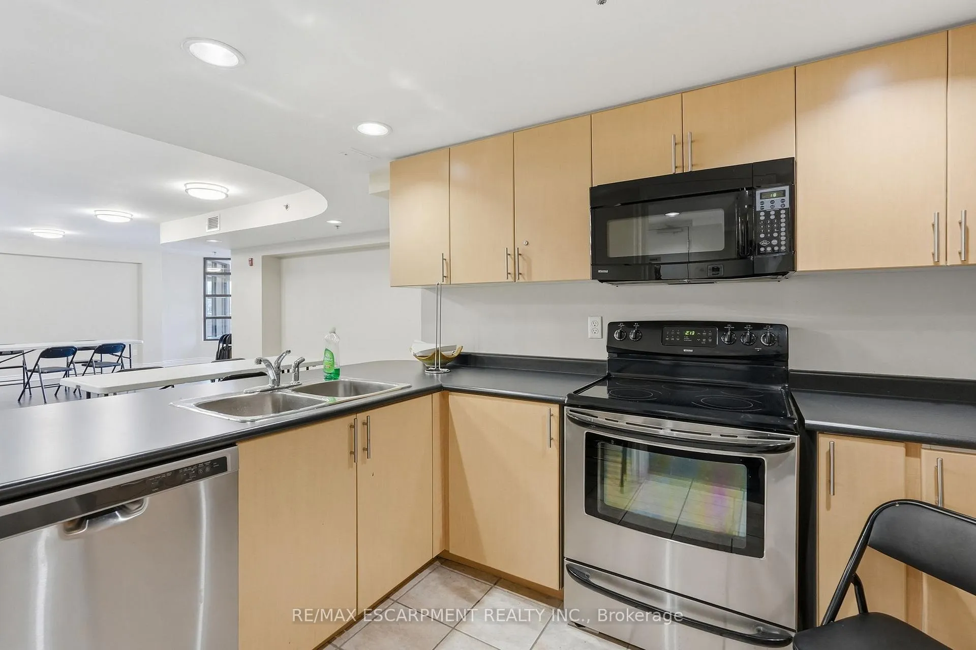 Photo 35 of Unit 226, 3060 Rotary Way, Burlington, Alton — HOMEH