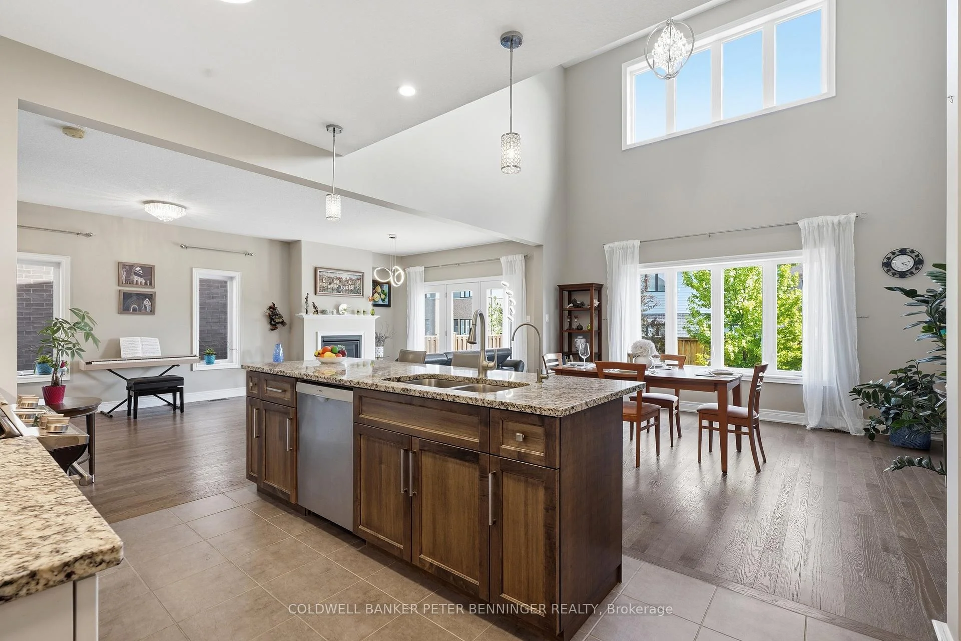 Photo 5 of 308 Carriage Way N, Waterloo, Bridgeport — HOMEH