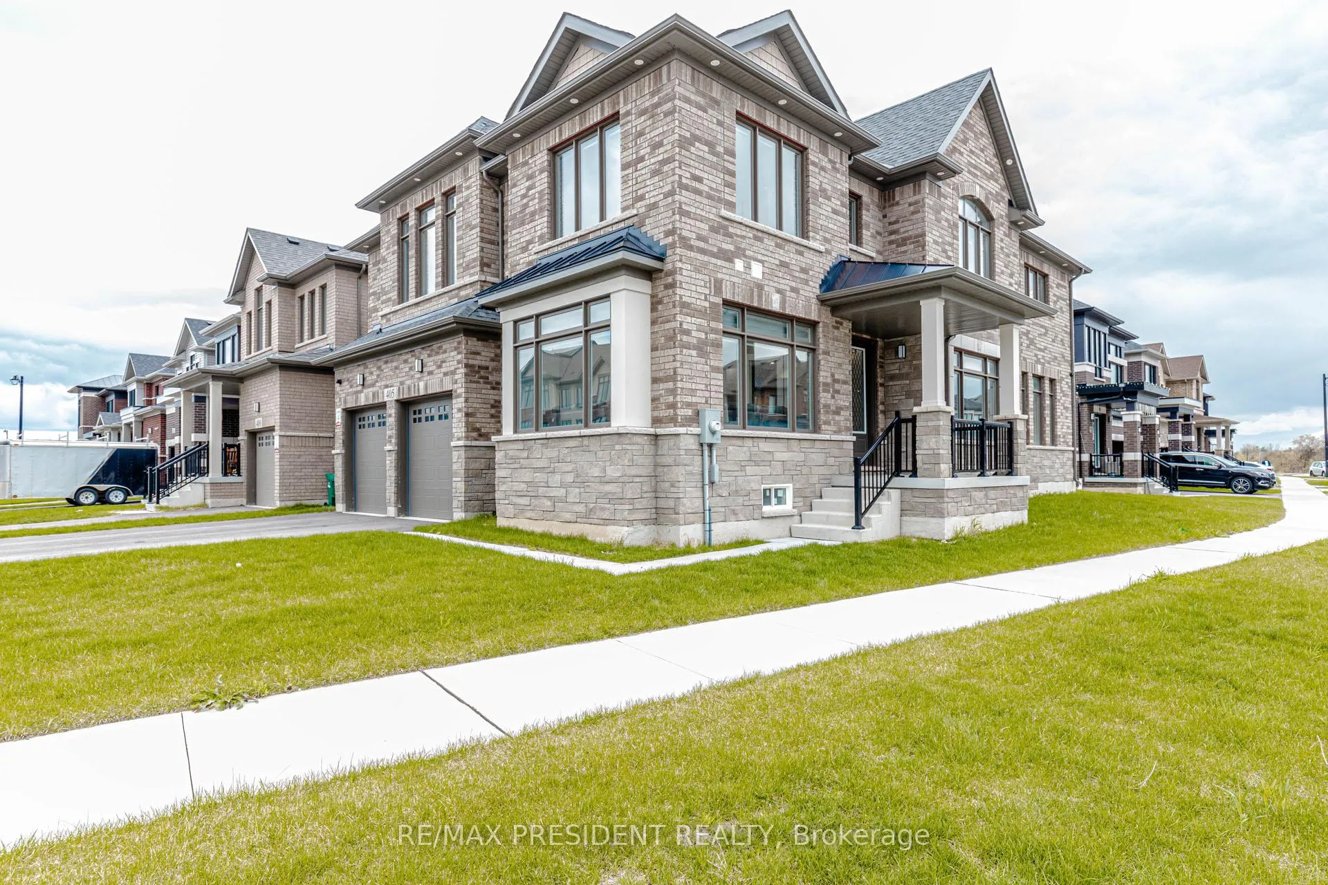 Photo 2 of 405 Newman Drive, Cambridge, Westview — HOMEH