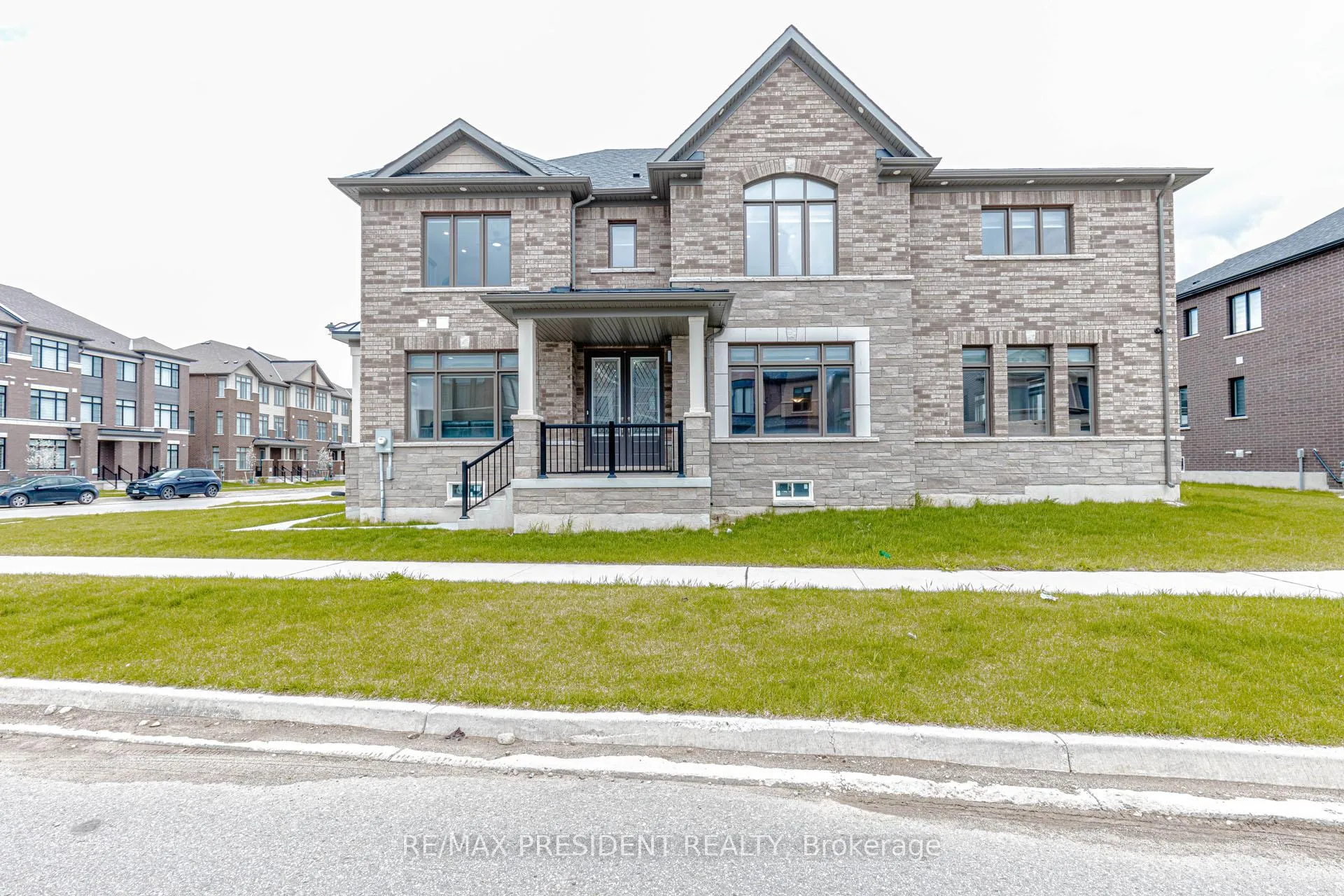 Photo 3 of 405 Newman Drive, Cambridge, Westview — HOMEH