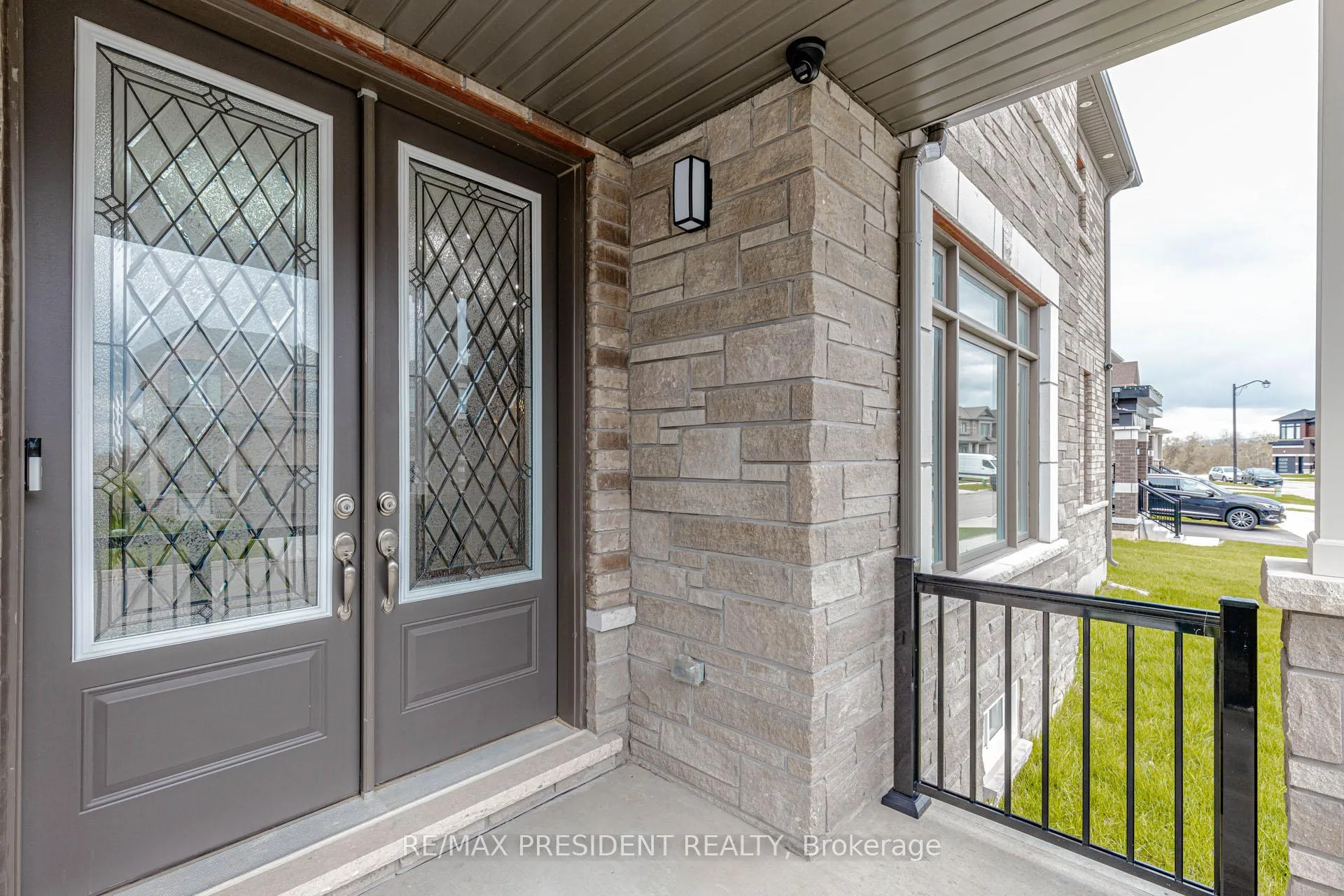 Photo 5 of 405 Newman Drive, Cambridge, Westview — HOMEH