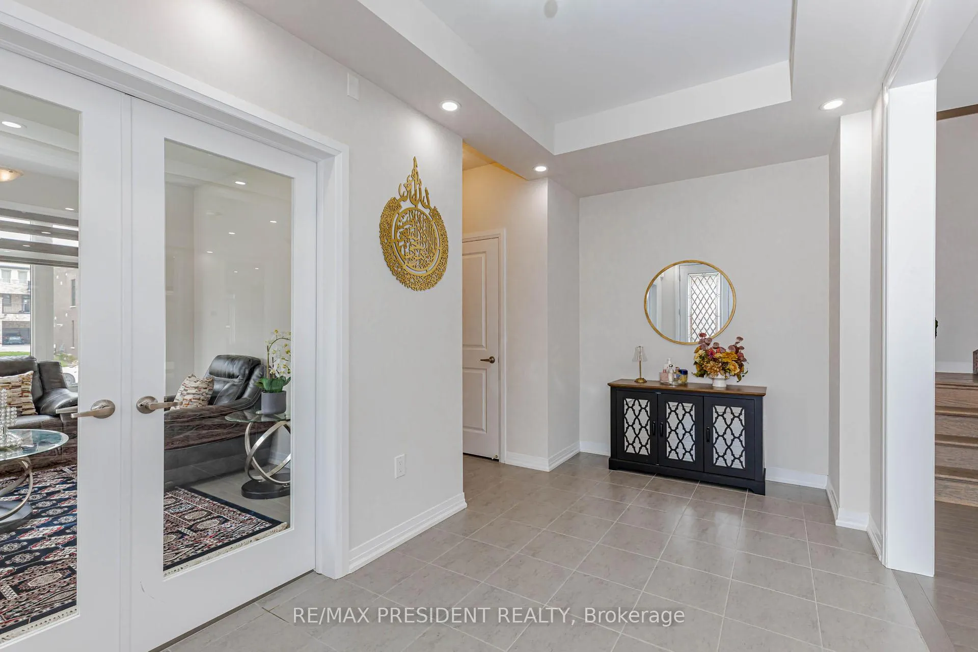 Photo 6 of 405 Newman Drive, Cambridge, Westview — HOMEH