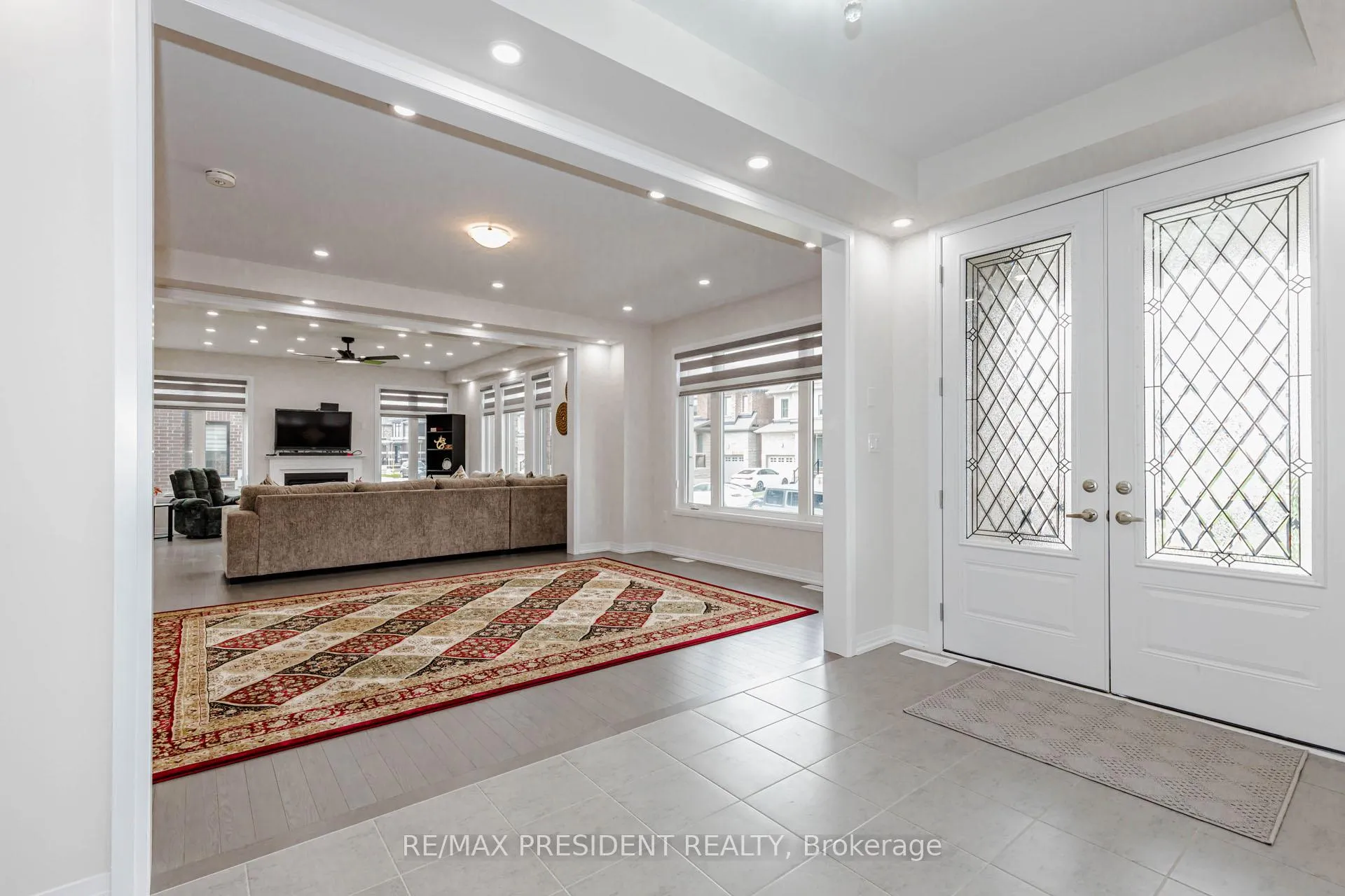 Photo 9 of 405 Newman Drive, Cambridge, Westview — HOMEH