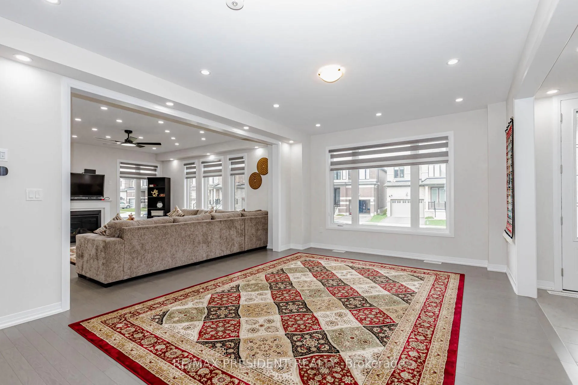 Photo 11 of 405 Newman Drive, Cambridge, Westview — HOMEH